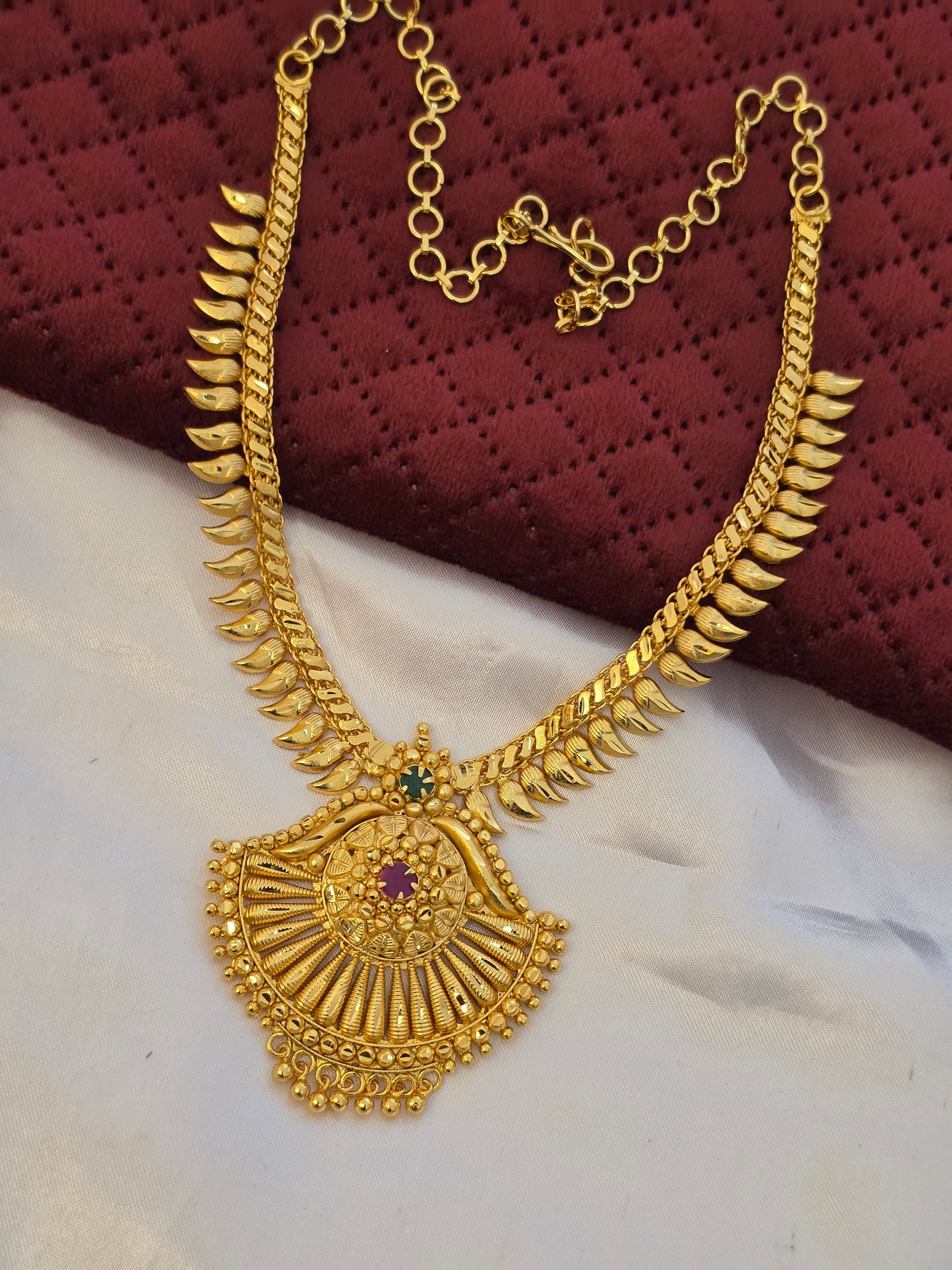 Premium foaming ad stone necklace