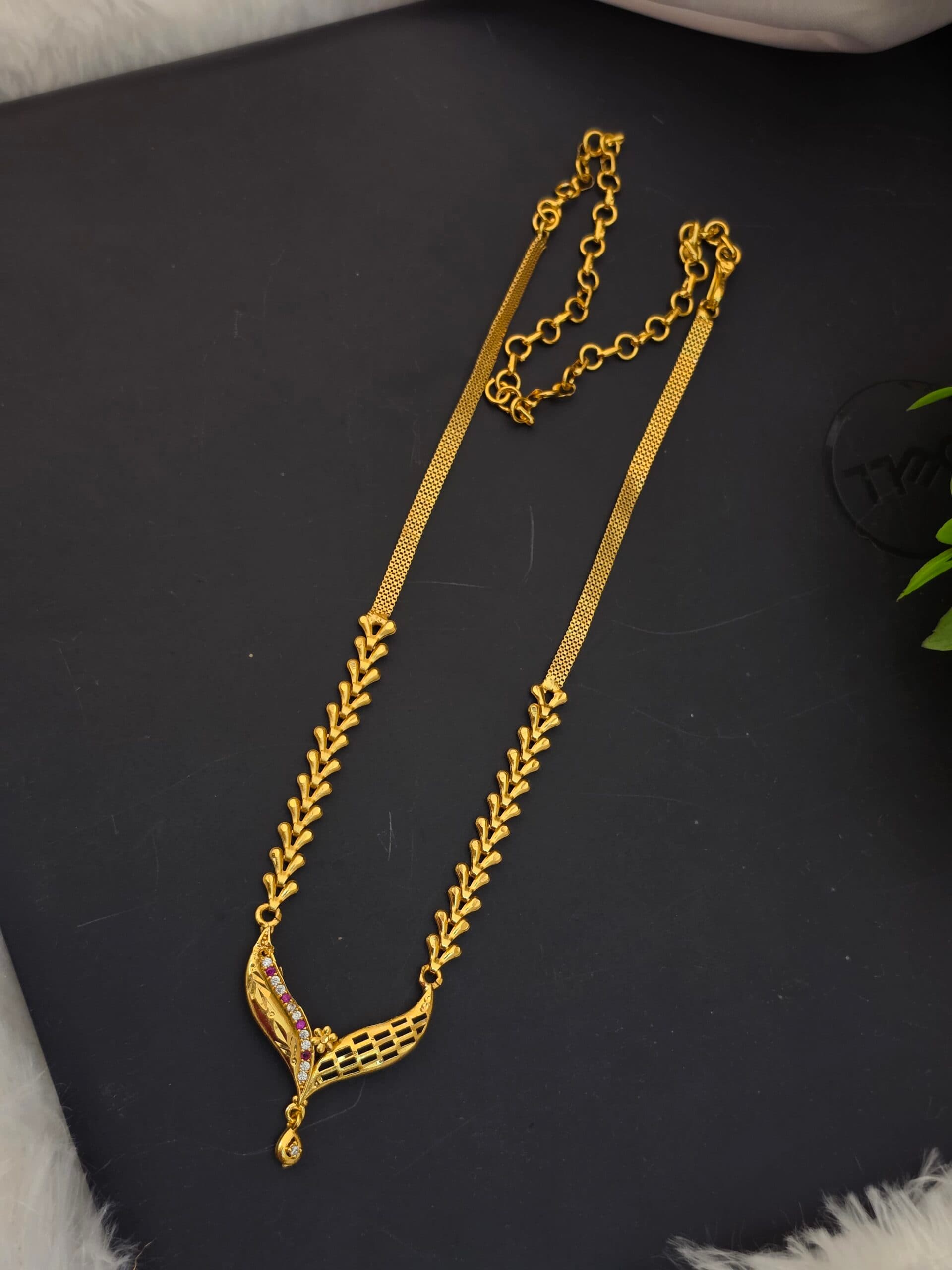 Premium foaming ad stone necklace.