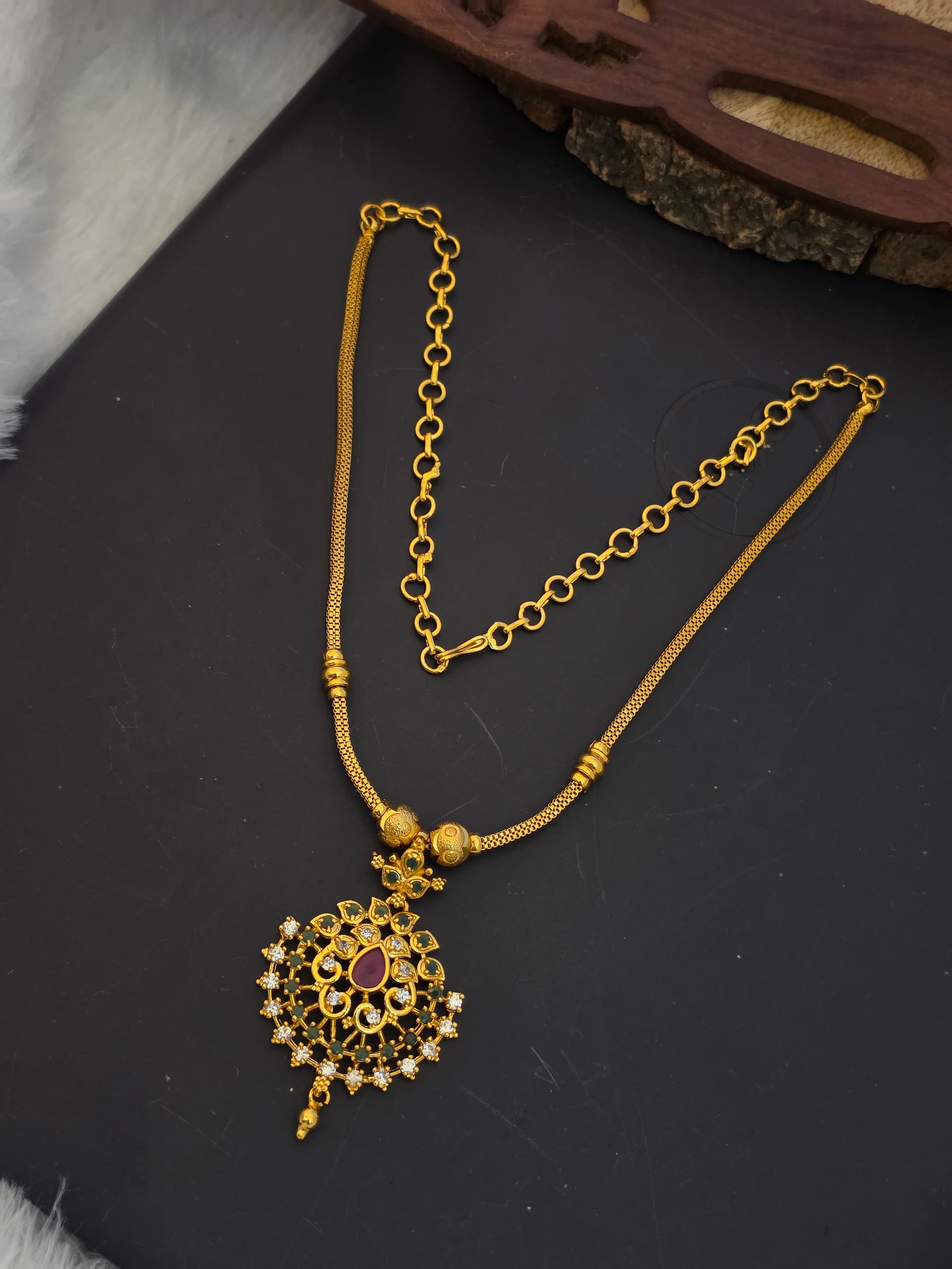 Premium  foaming ad stone necklace 