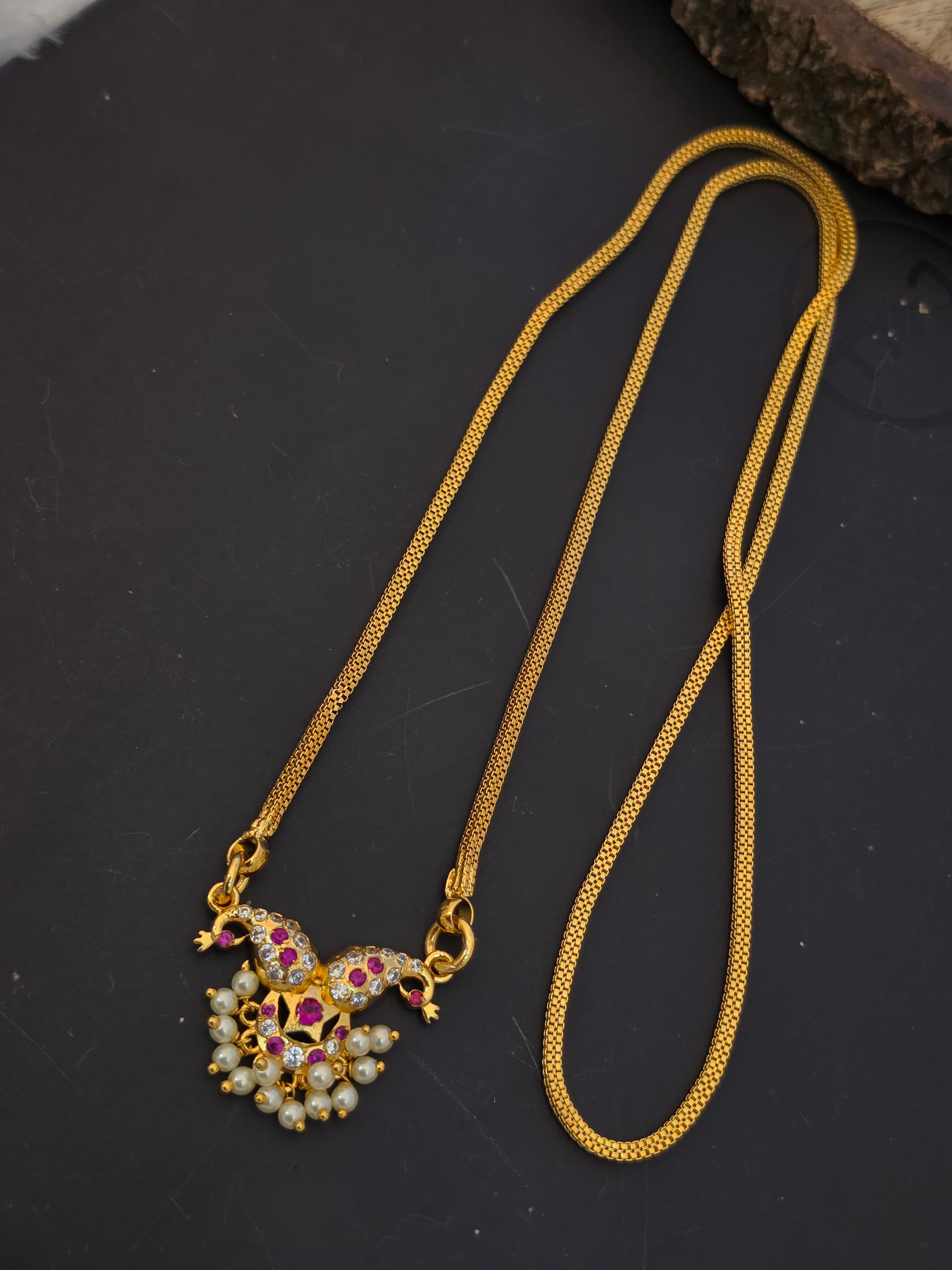 Premium foaming ad stone peacock pearl dollar chain 24 inch
