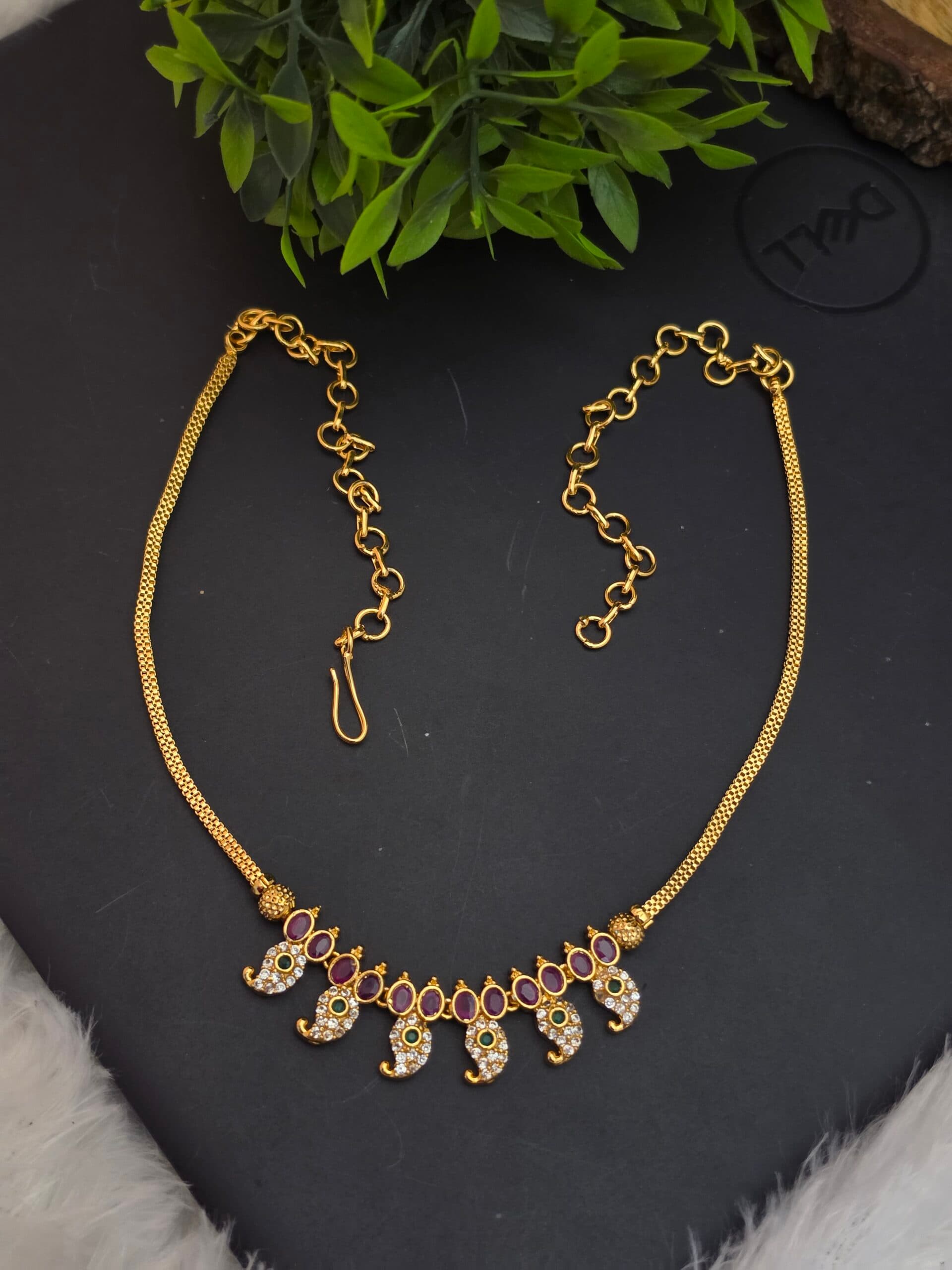 Premium foaming ad green stone mango necklace 