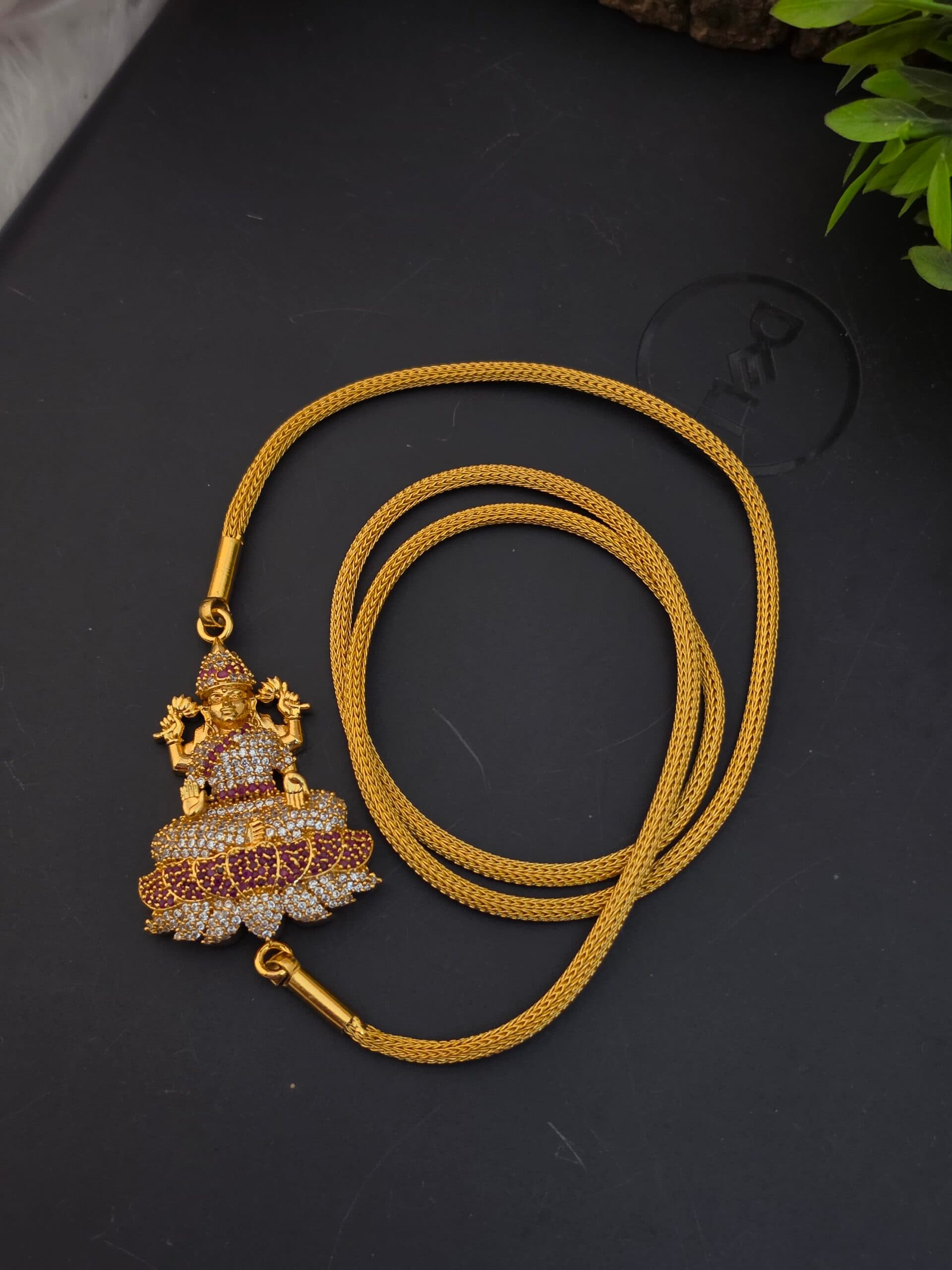 Premium foaming  28 inch ad stone lakshmi mugappu chain