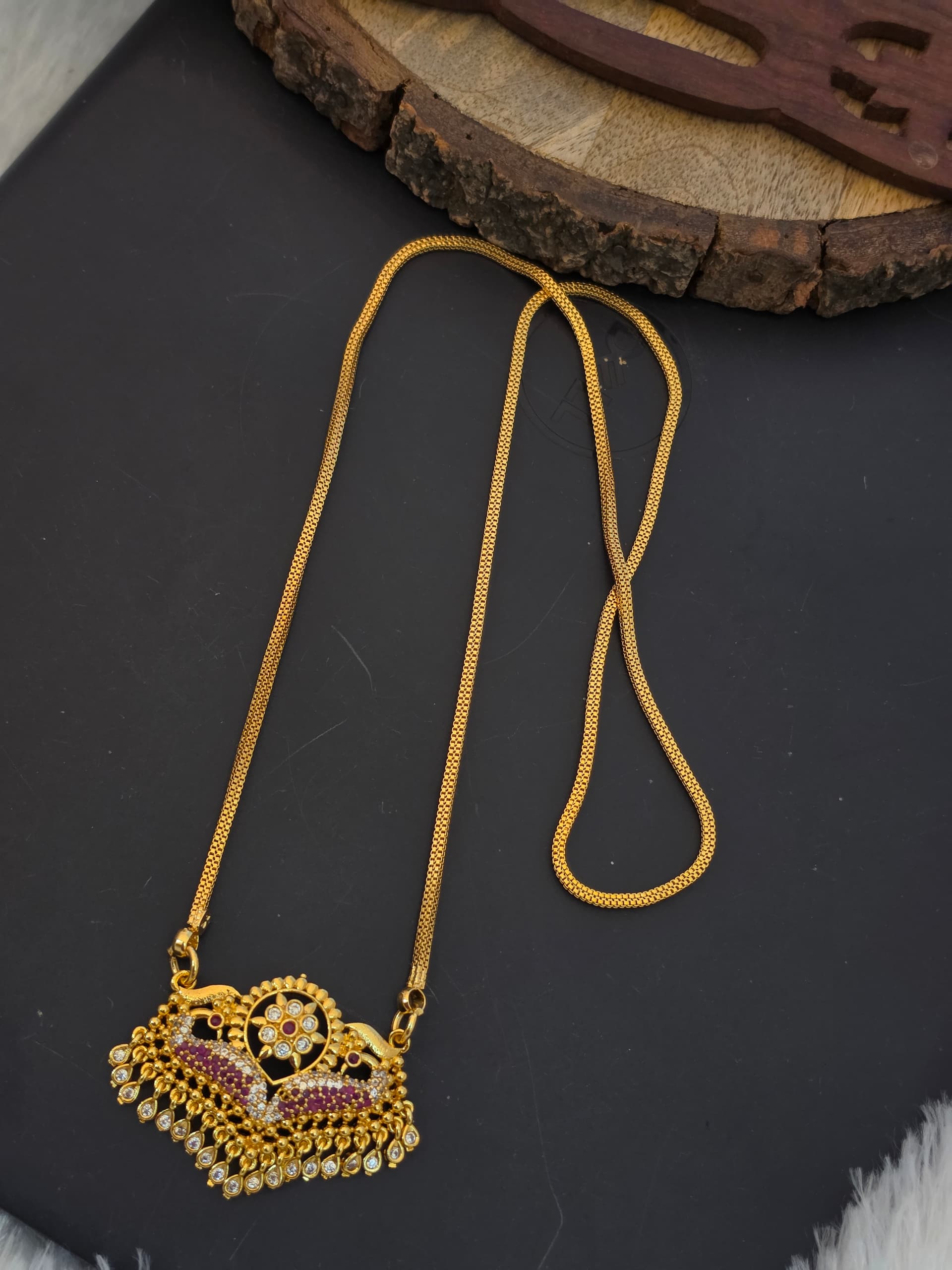 Premium foaming ad stone peacock dollar chain