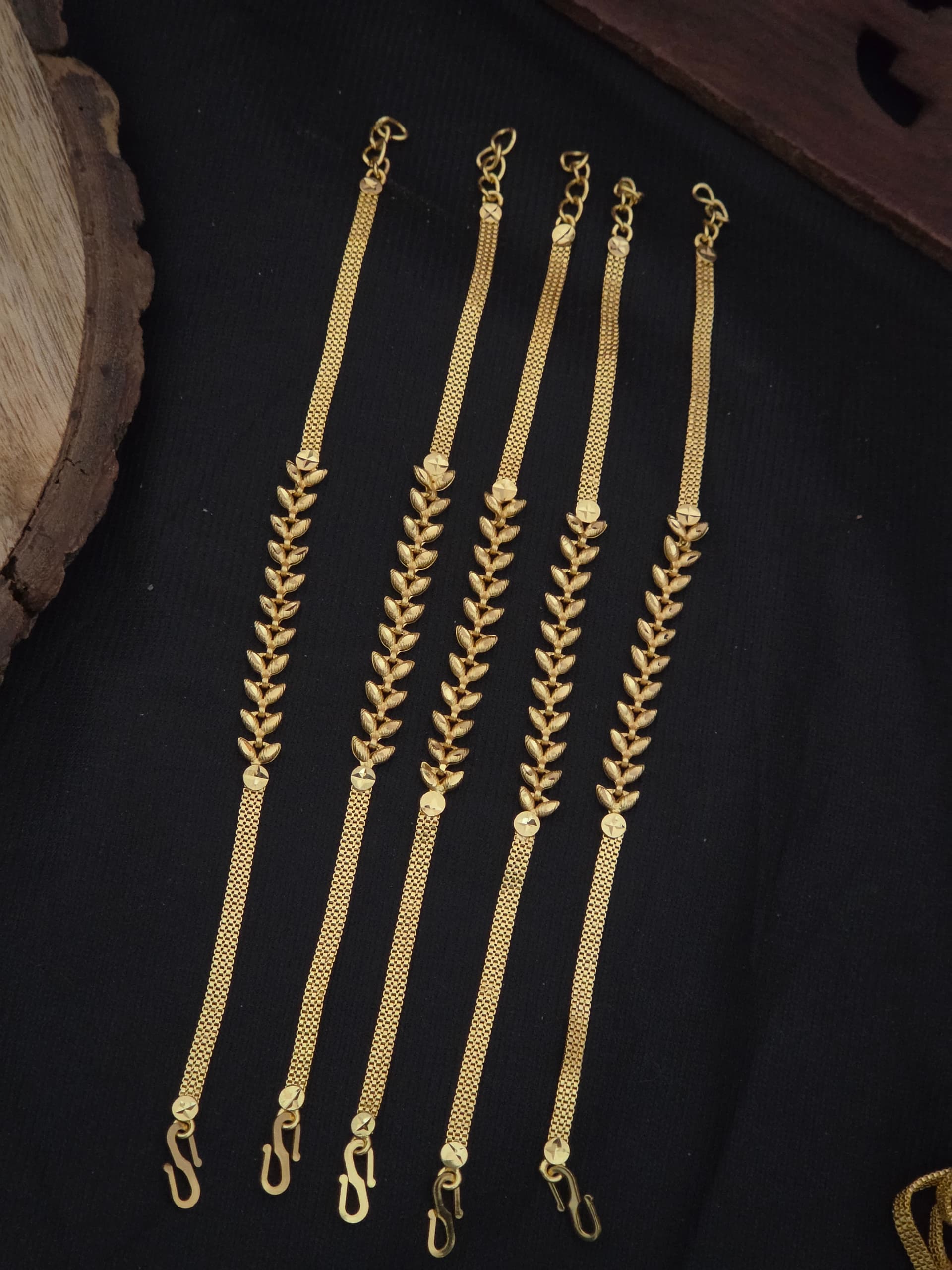 Premium Foaming Leaf Bracelett