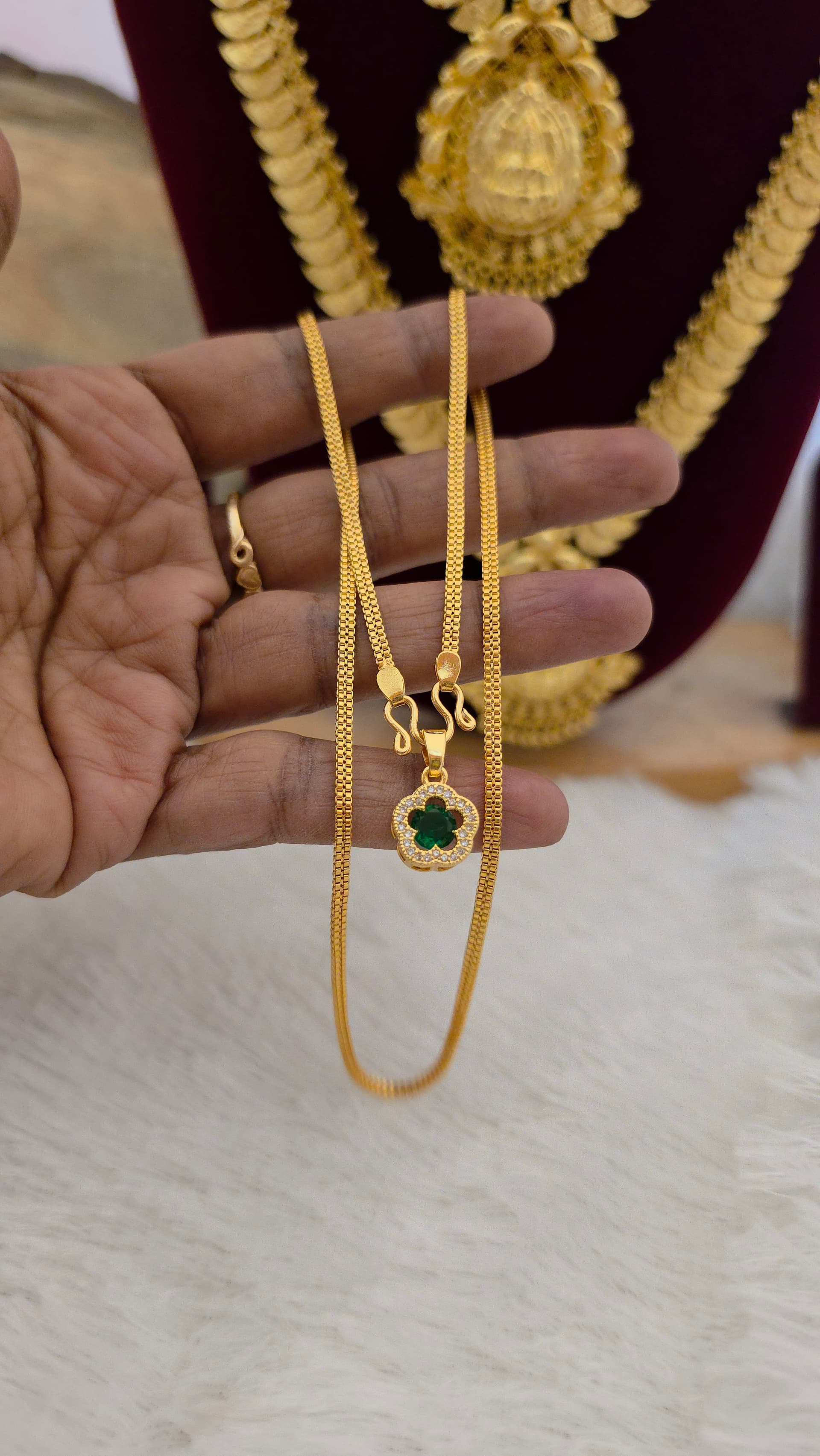 remium Foaming Emerald Stone One Day Offer Dollar Chain