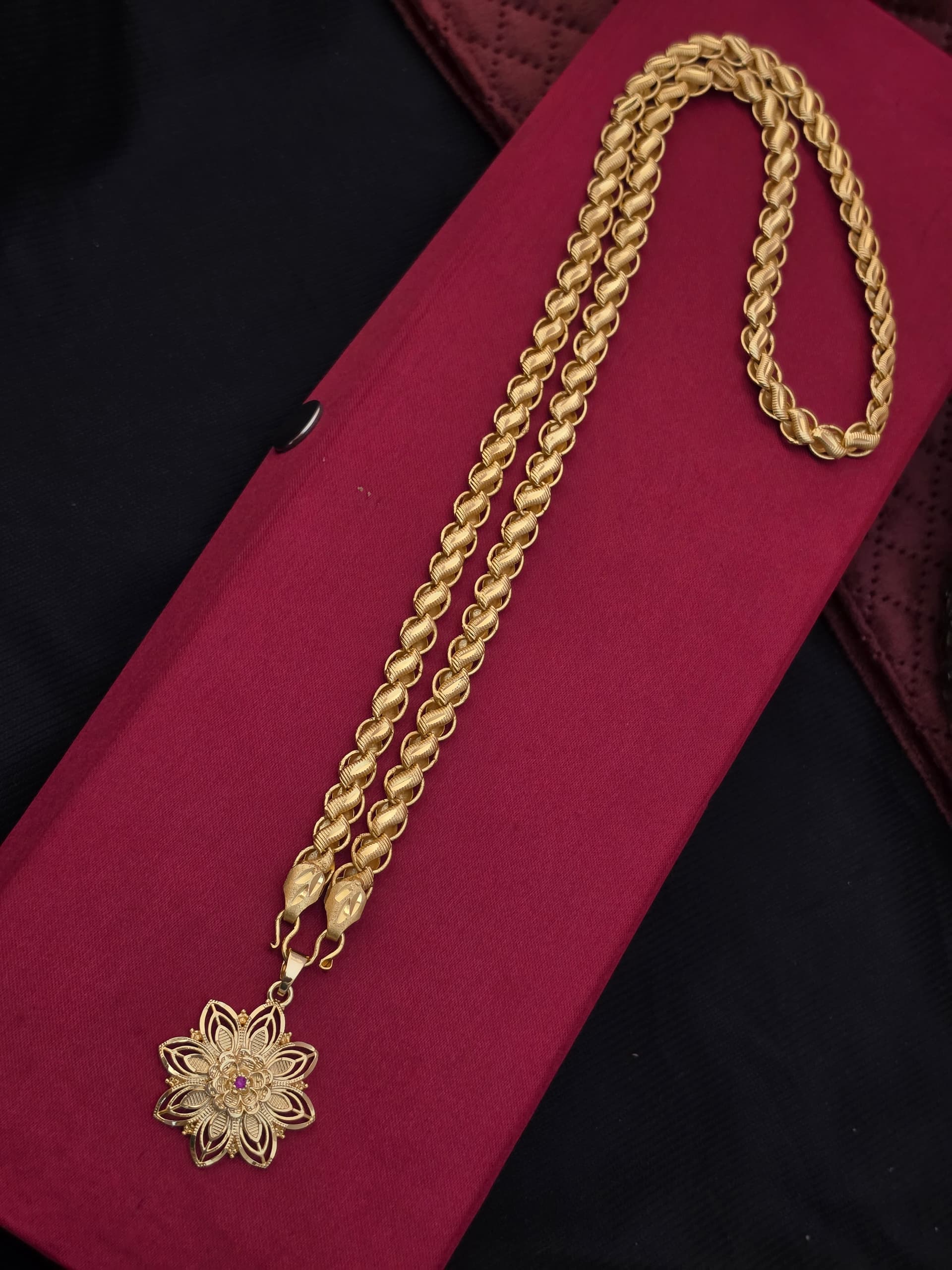 Premium Foaming Flower Dollar Chain 24 Inch