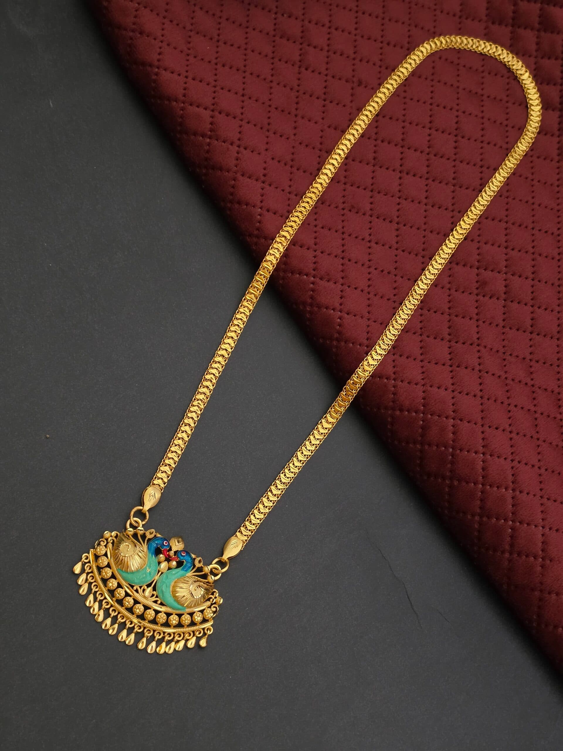 Premium Foaming Peacock  Dollar  Chain 28 Inch