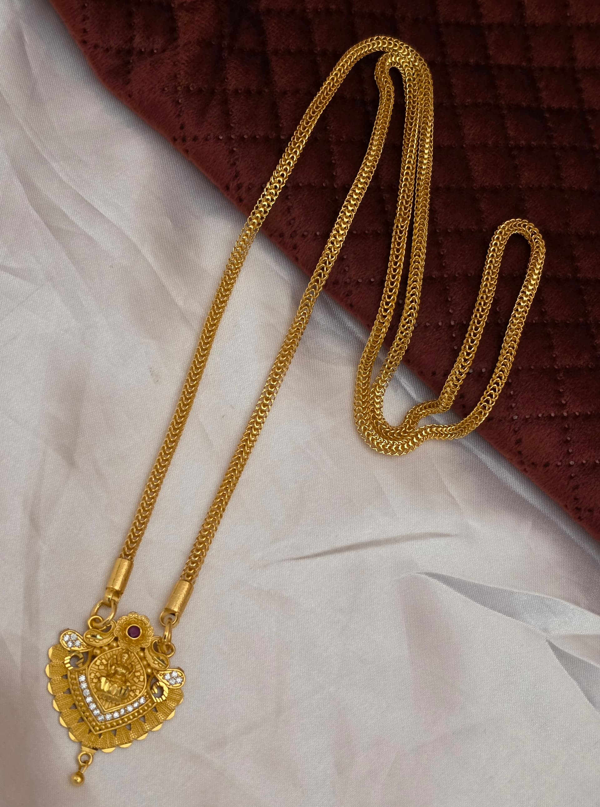 Premium  foaming 32 inch ad stone lakshmi dollar chain