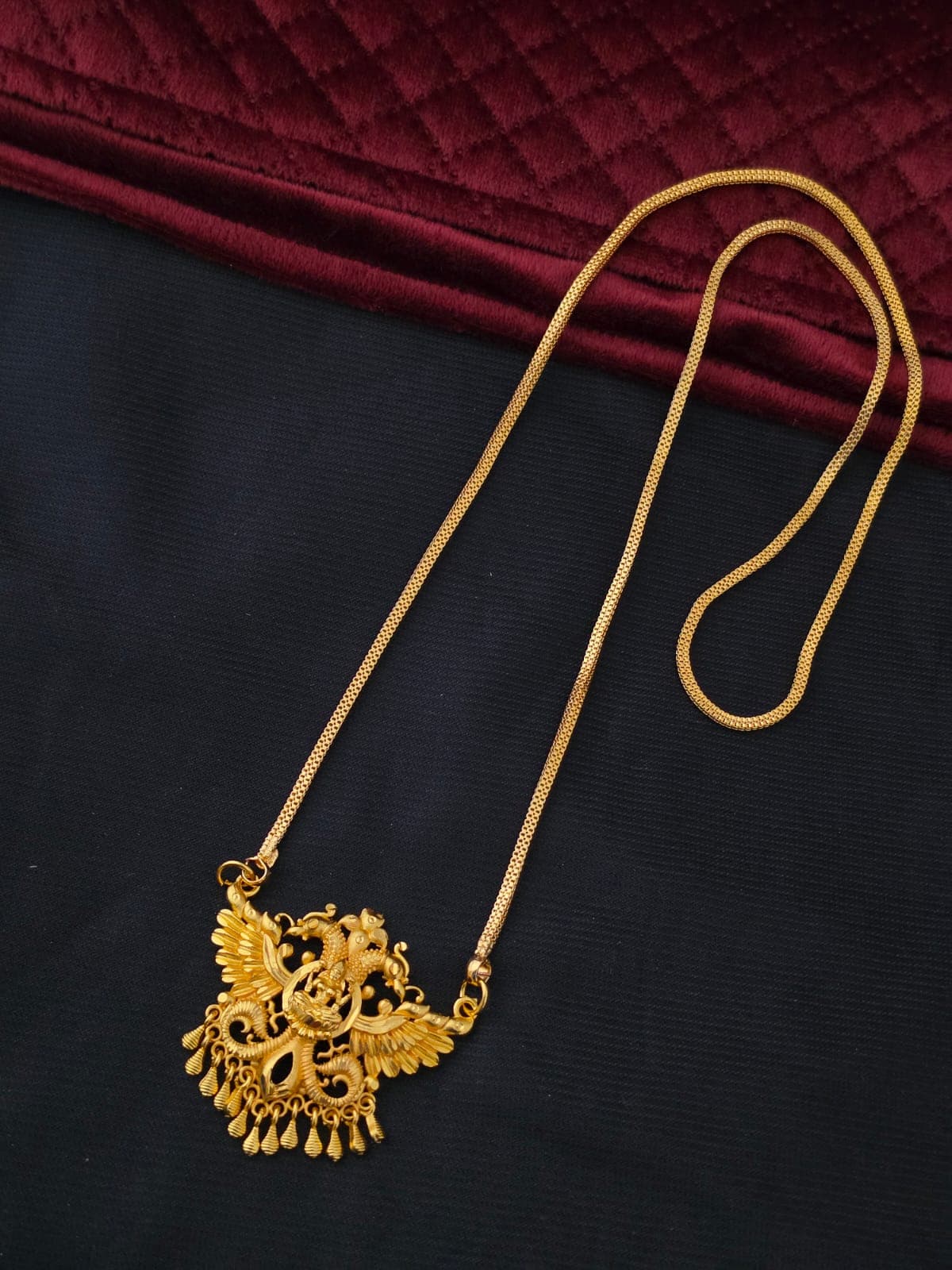Premium foaming 32 inch lakshmi peacock dollar chain
