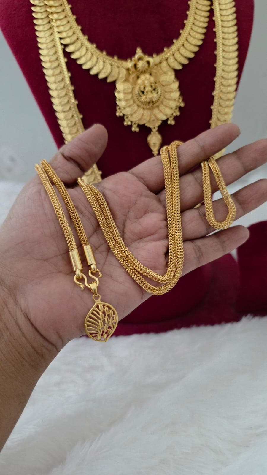Premium Foaming Leaf Dollar Chain 32 Inch