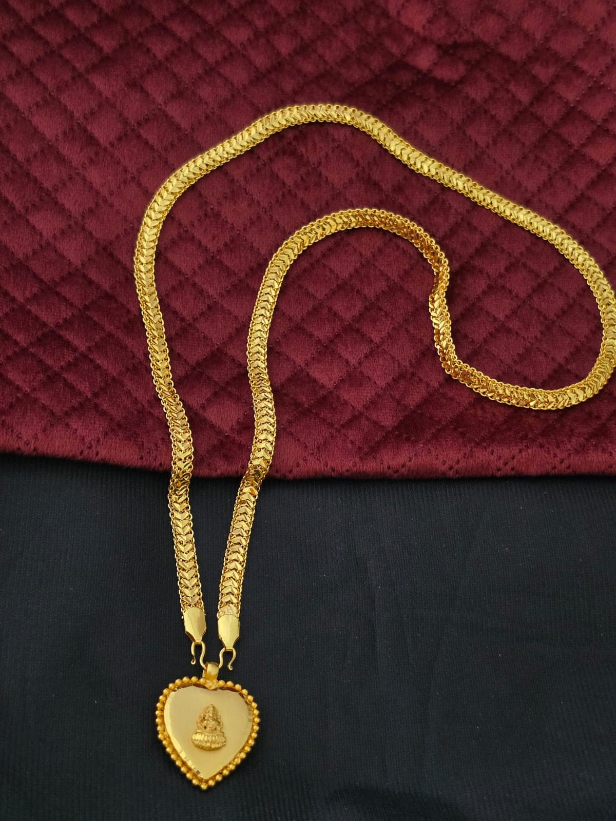 Premium foaming 32 inch heart lakshmi dollar chain