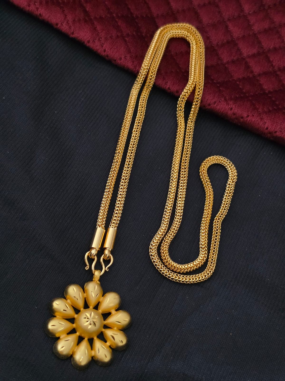 Premium foaming  32 inch flower dollar chain