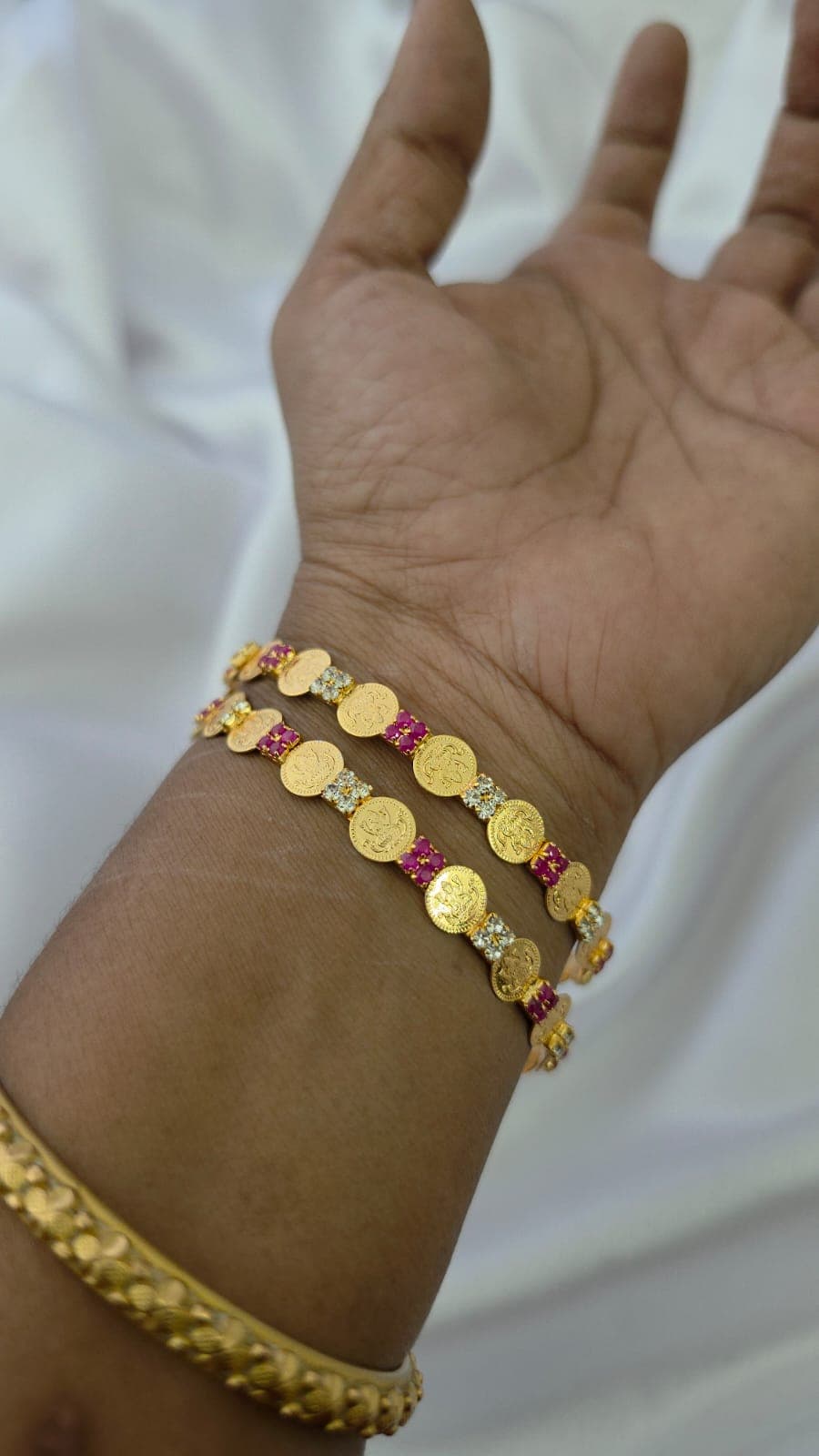 Premium foaming ad stone lakshmi coin bangle
