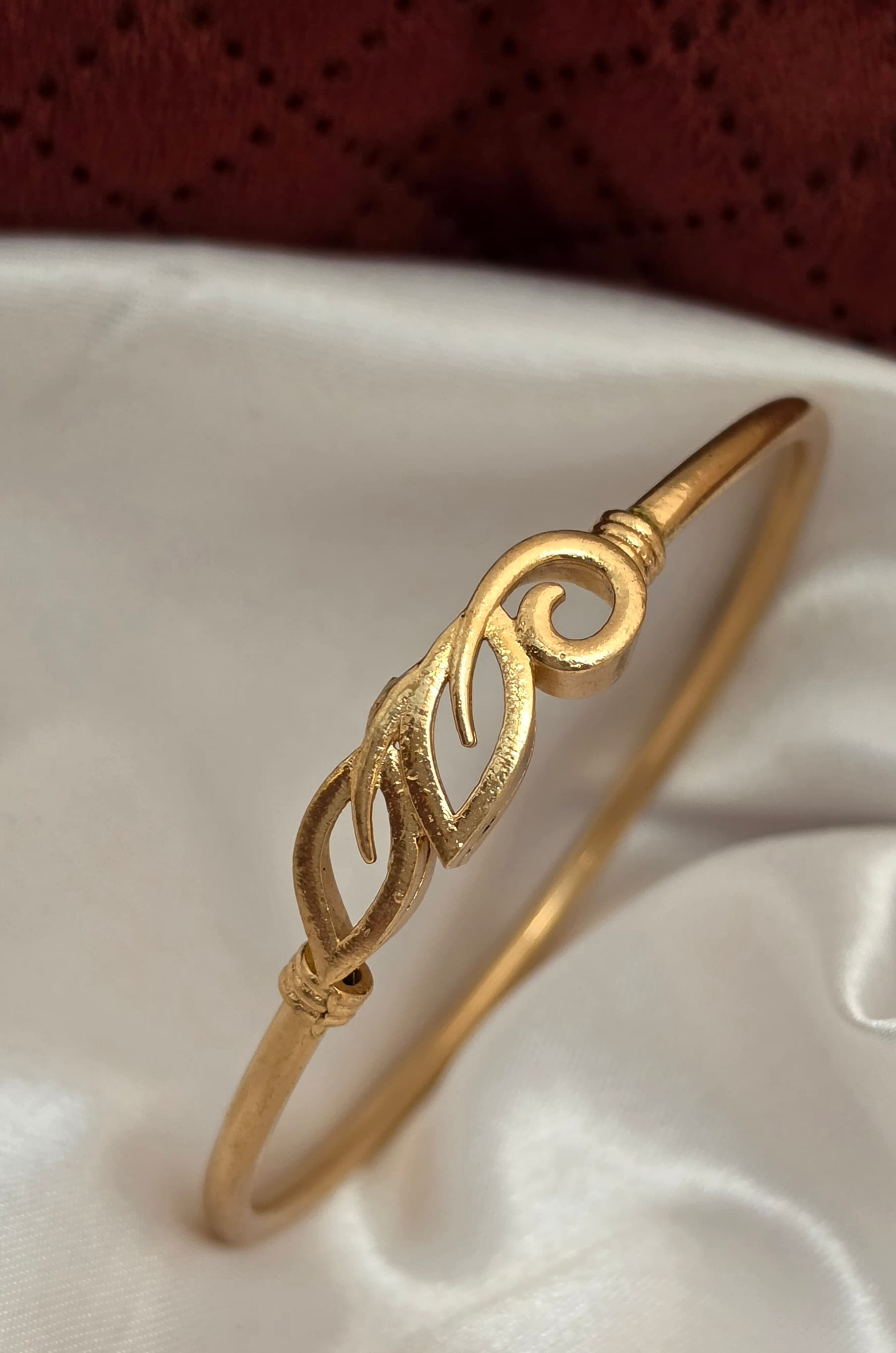 Premium  impon leaf bracelet