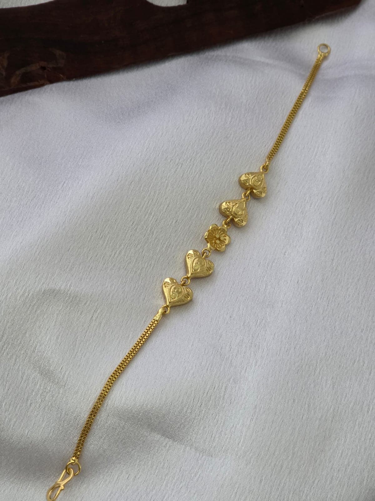 Premium foaming  heart bracelet
