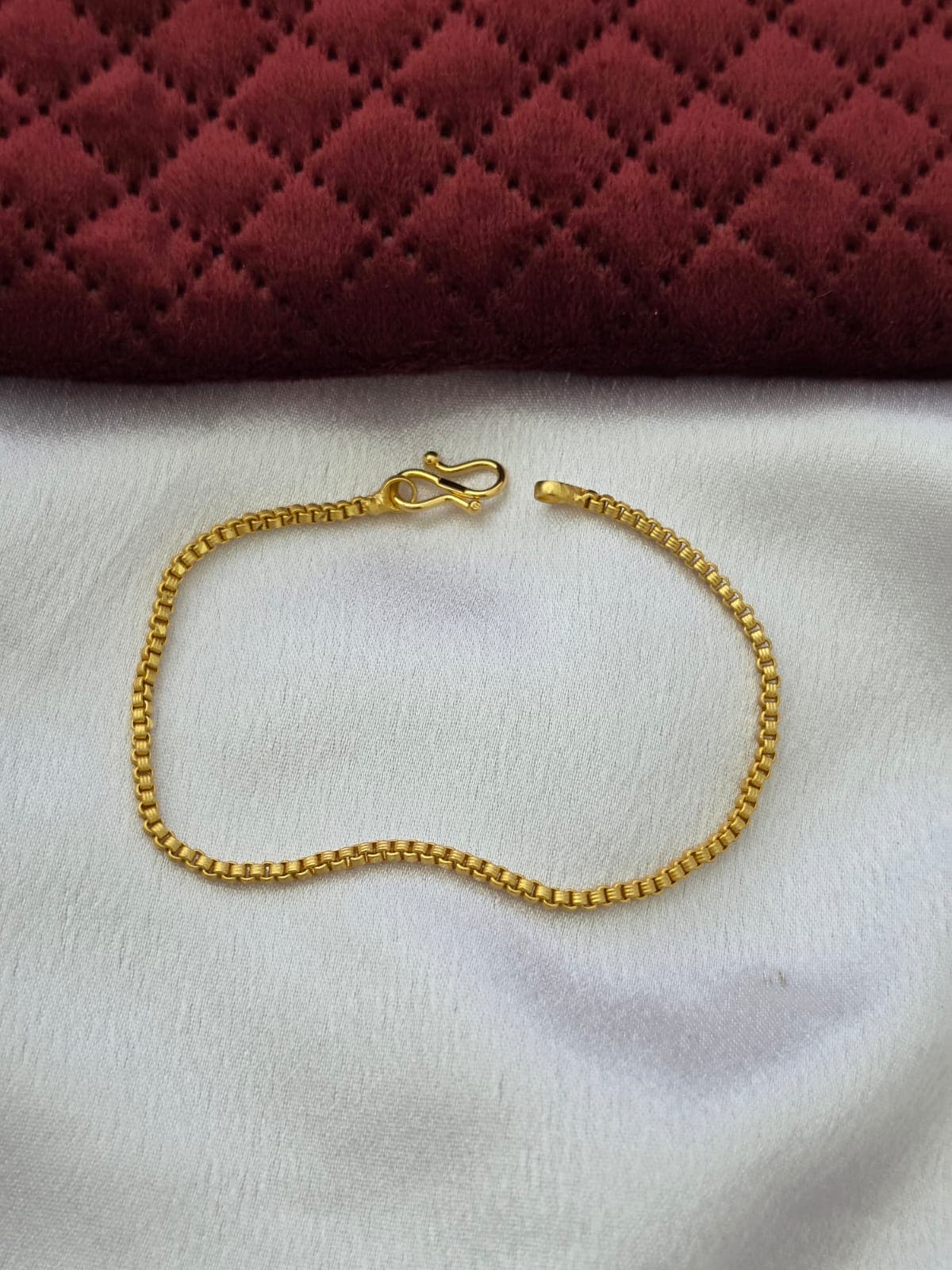 Premium foaming link pattern bracelet