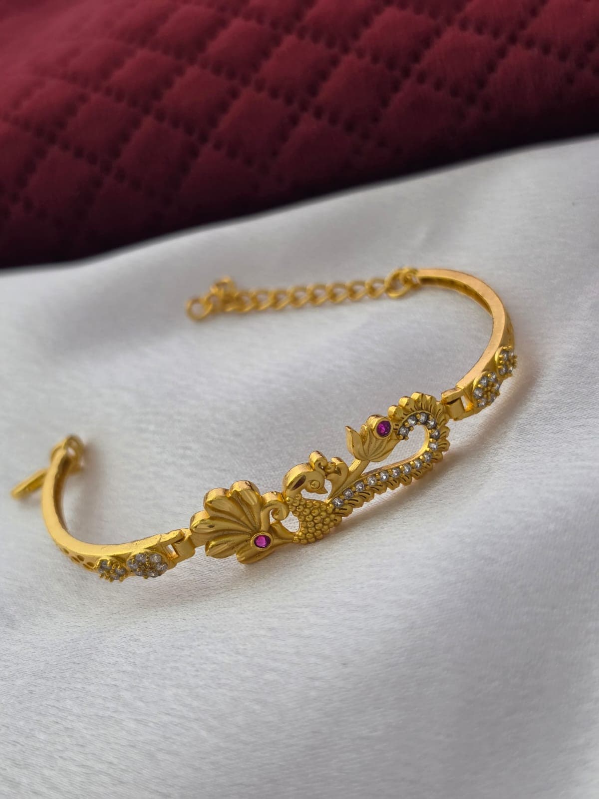 Premium foaming ad stone  peacock bracelet