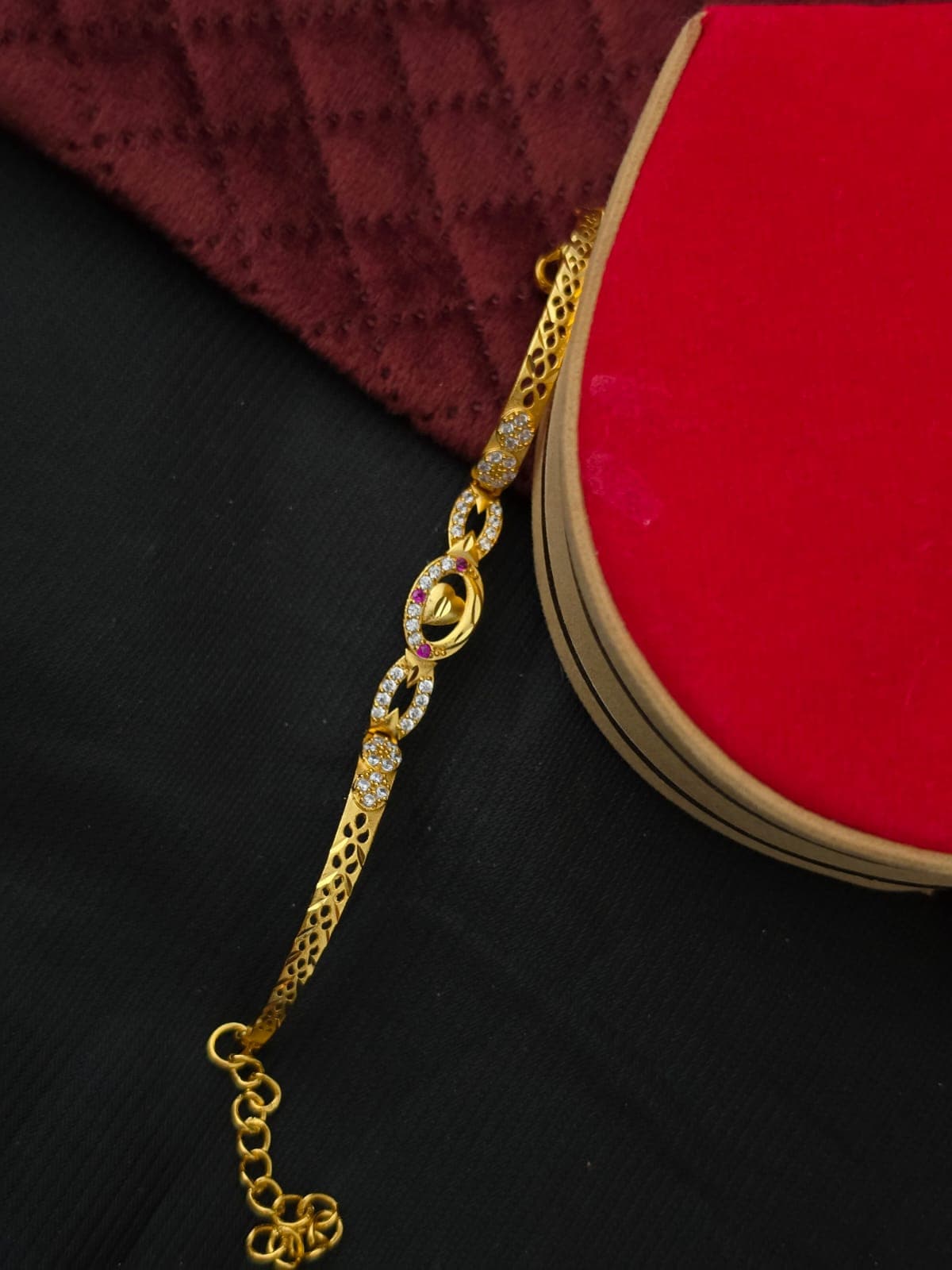Premium foaming  AD stone heart bracelet