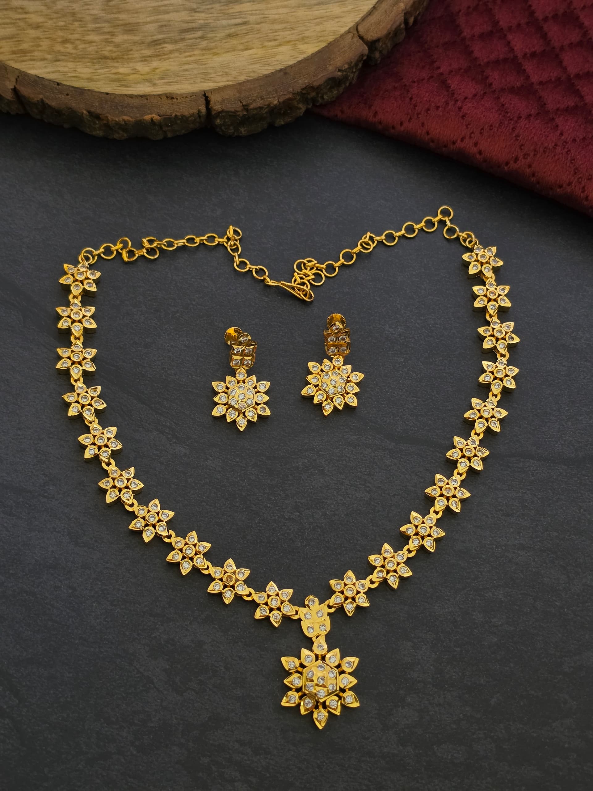 Premium Matt Finish Ad Stone Getti Model Necklace With Stud