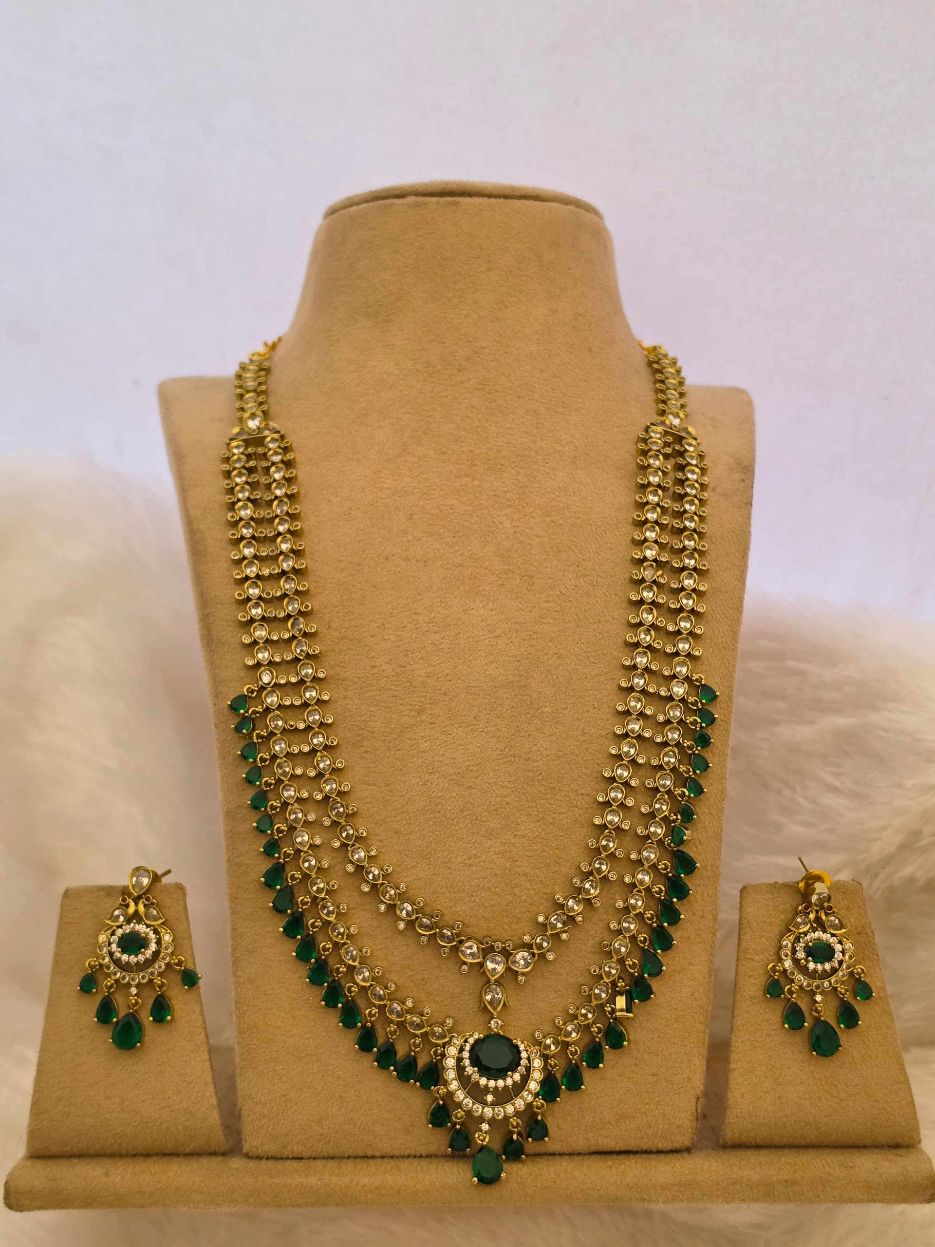 Premium Matt Finish Victorian Style Haram With Stud