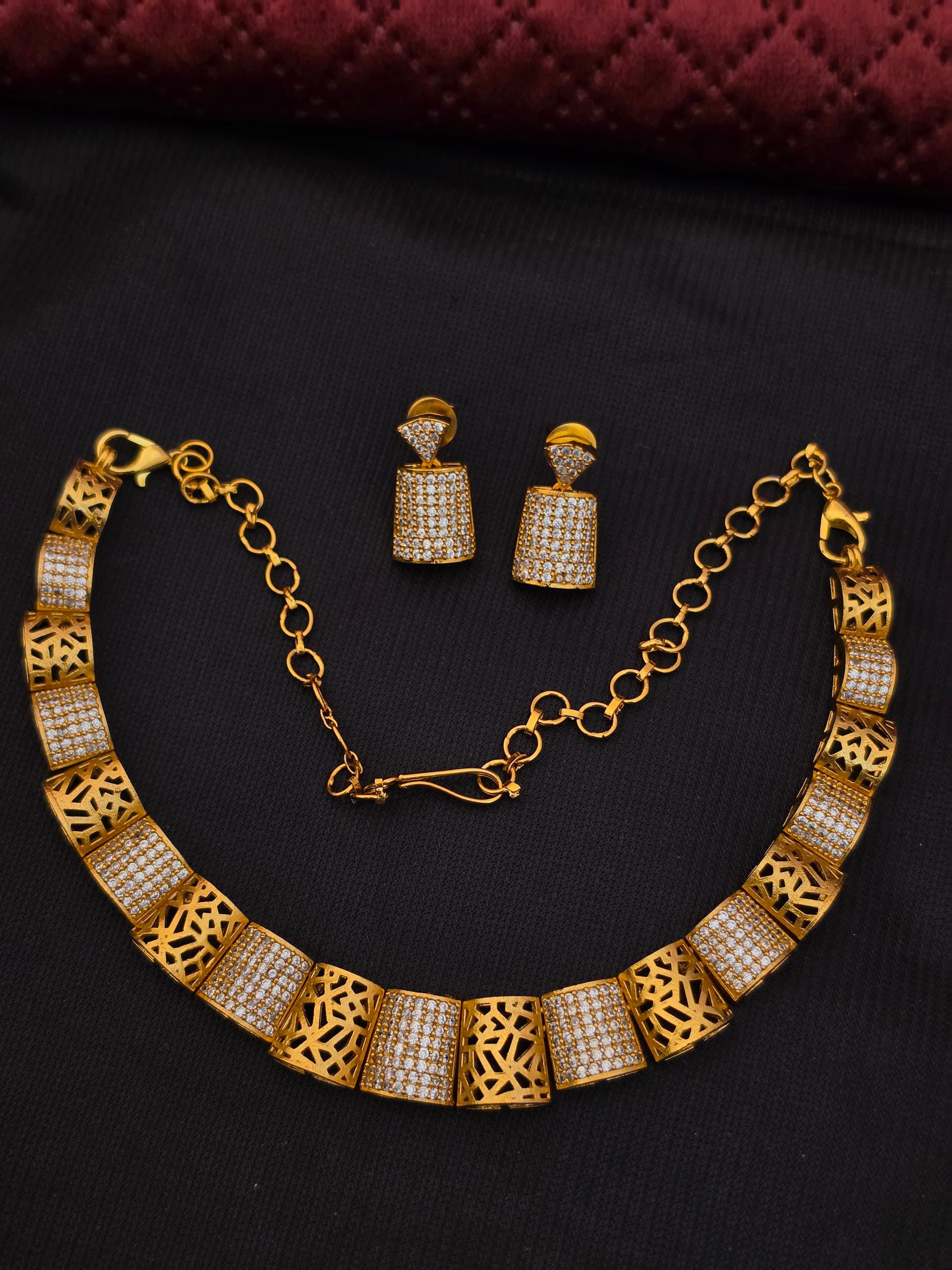 Premium Matt Necklace with Earings.
