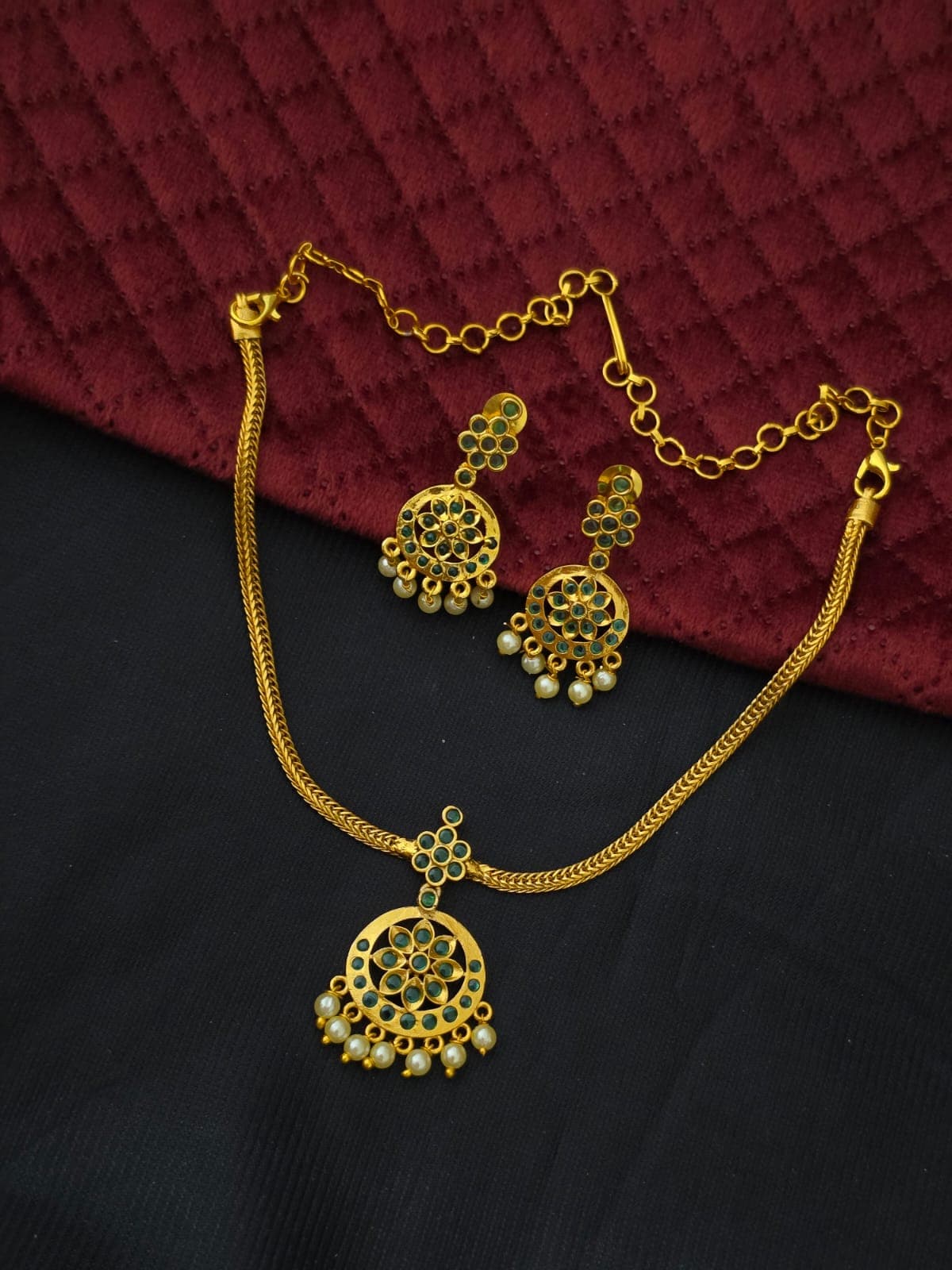 Premium matt emerald necklace with earings