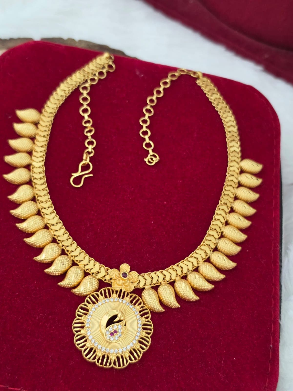 Premium foaming ad stone necklace