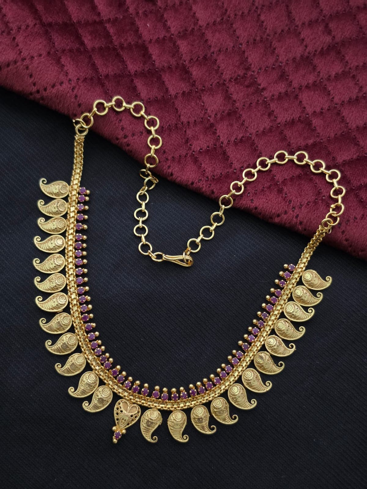 Premium foaming ad stone manga necklace