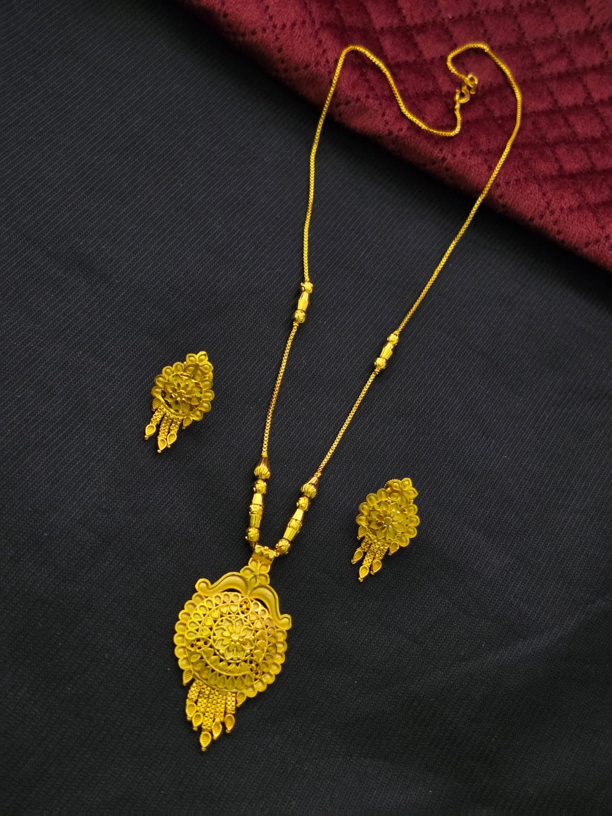 Premium foaming  flower necklace with earings