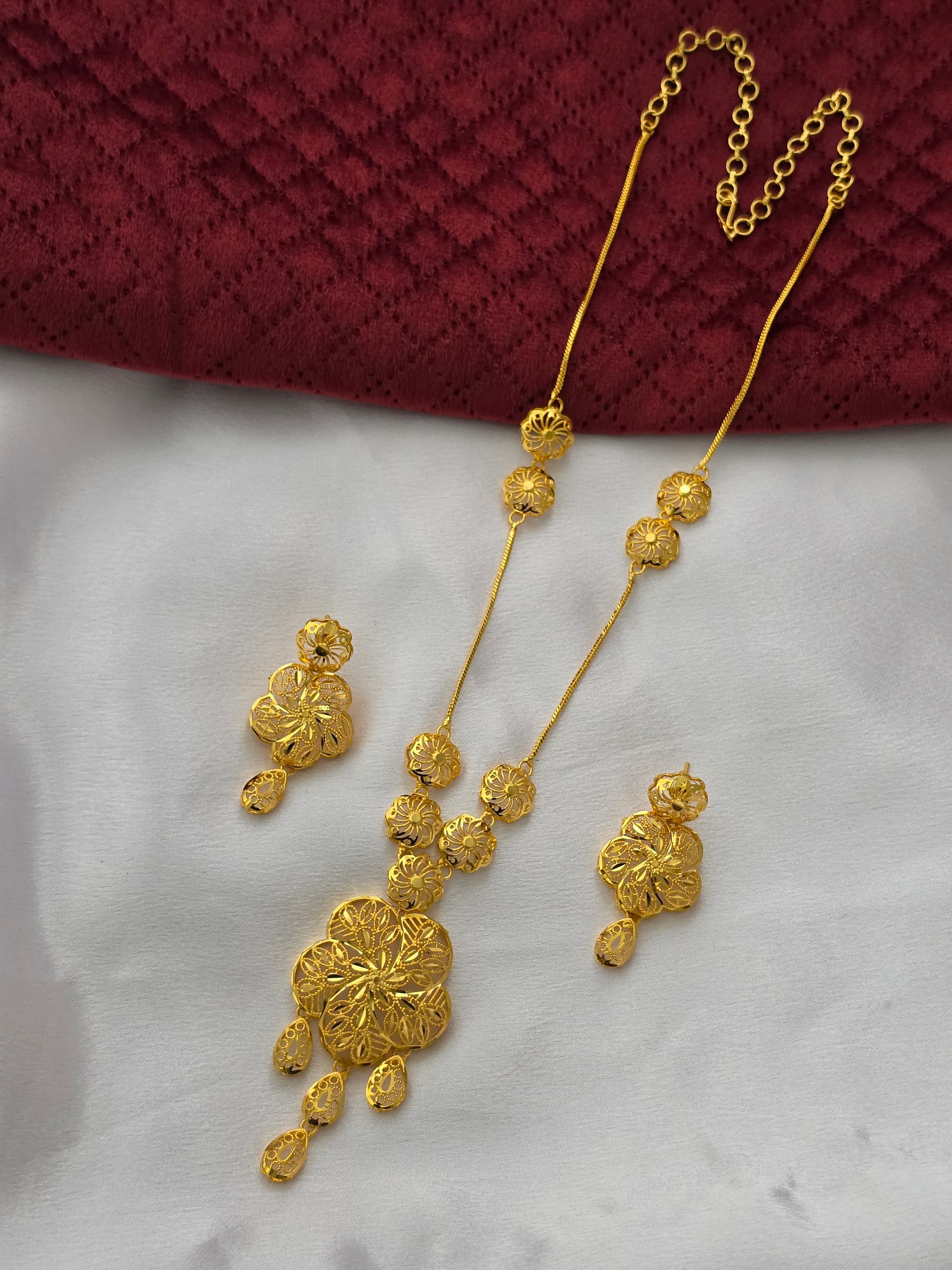 Premium foaming turkish flower pattern necklace with earings