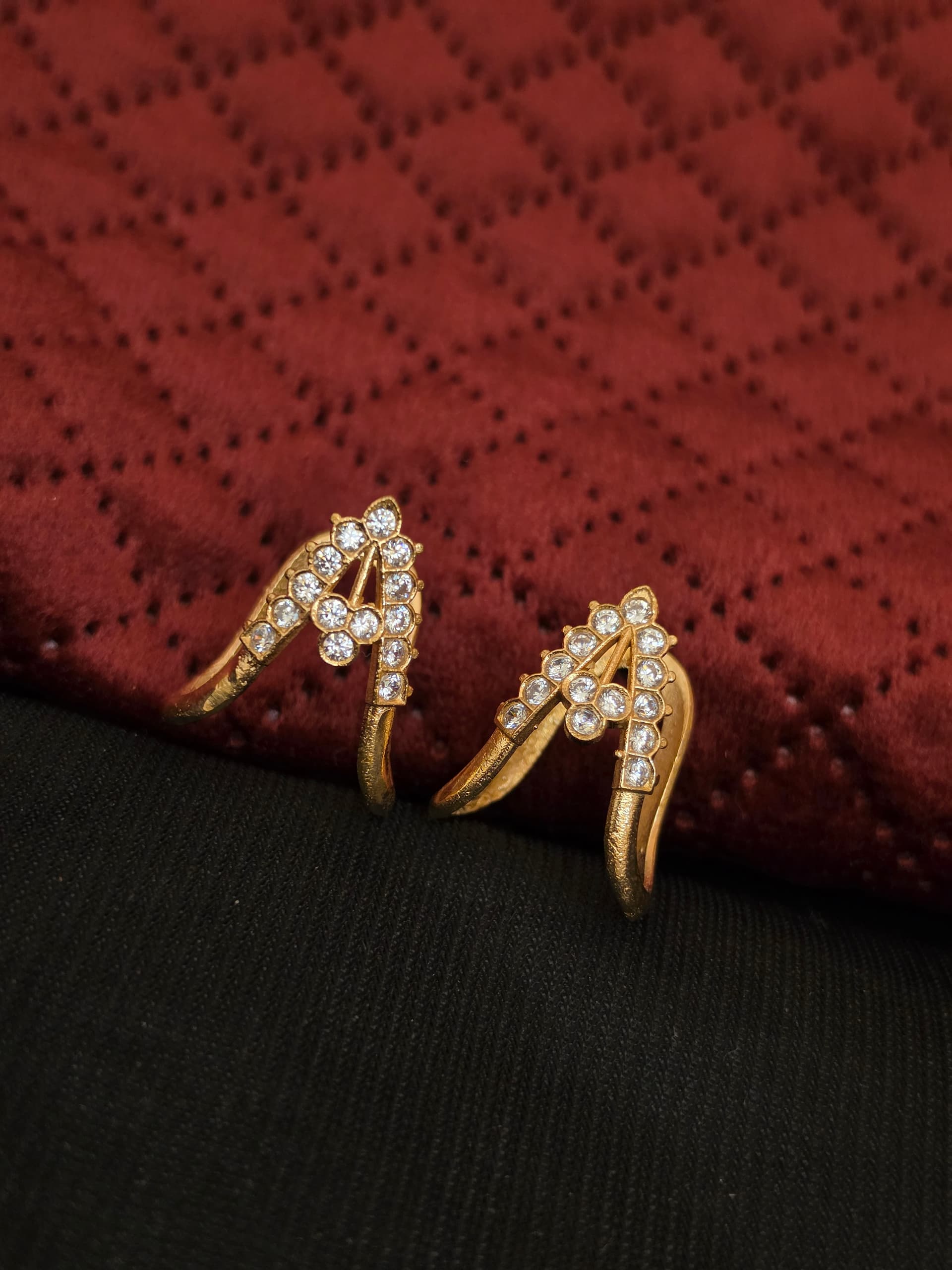 Premium impon white stone vangi ring