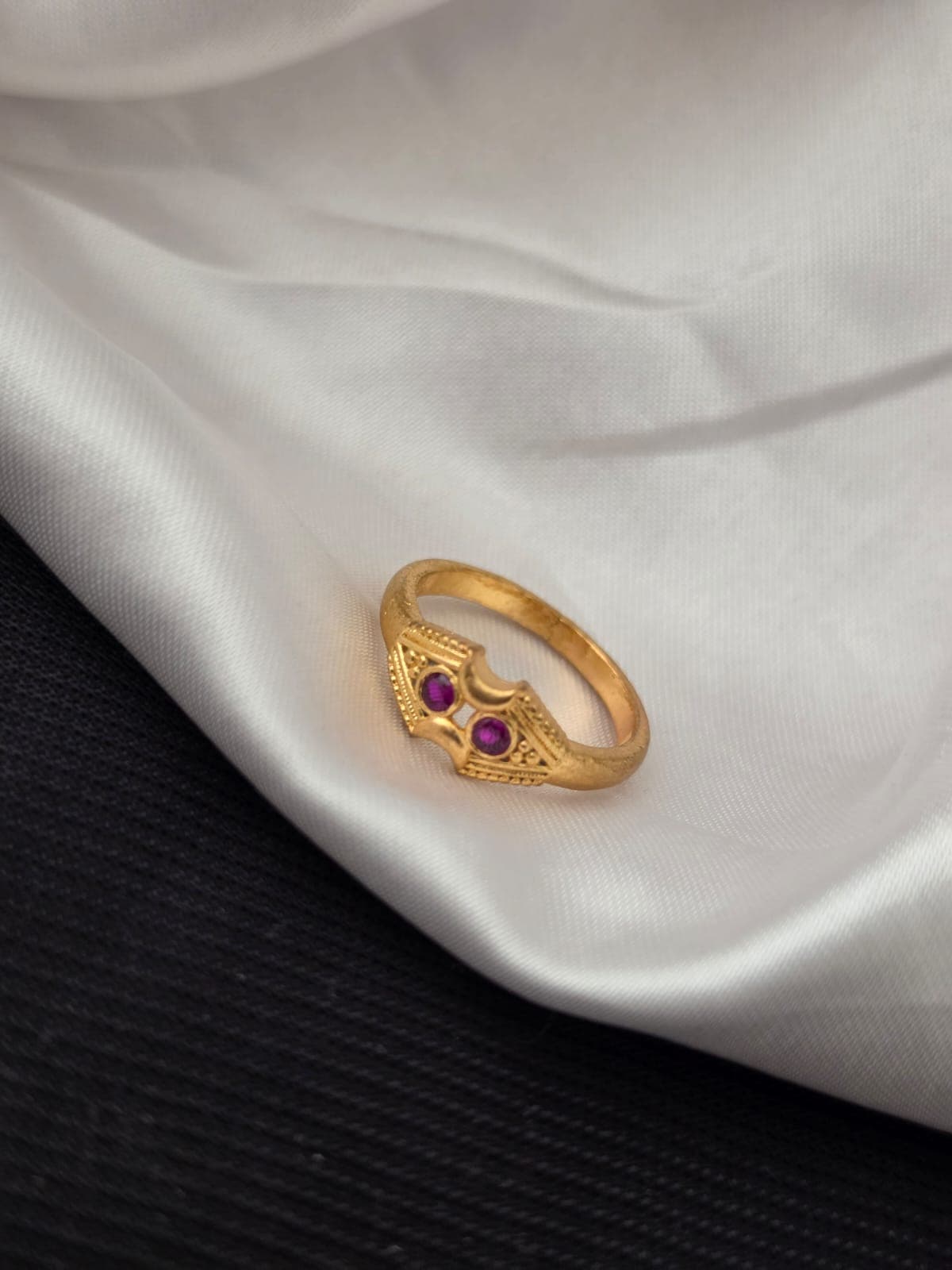 Premium  impon  ad stone ring