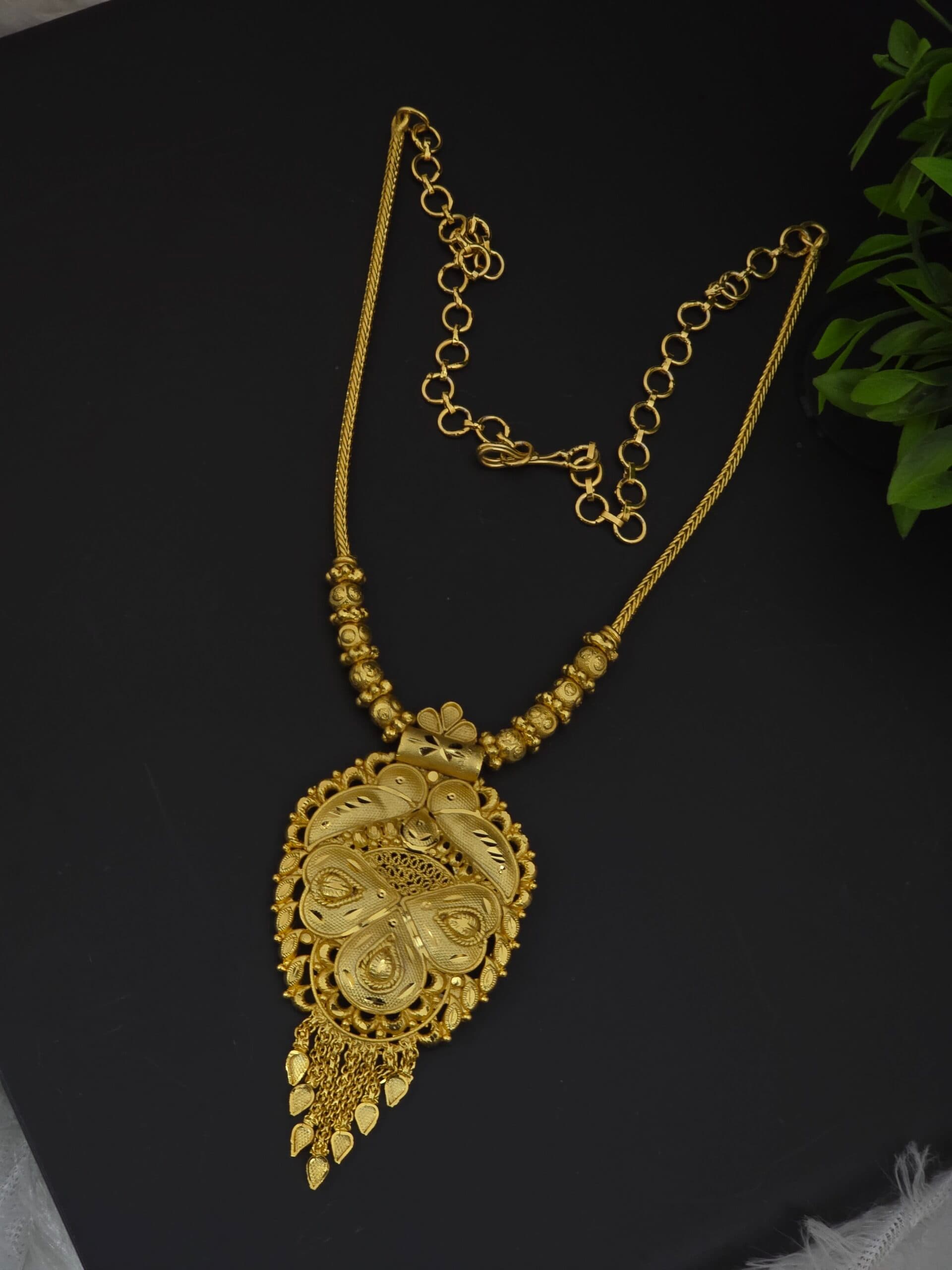 Premium foaming necklace