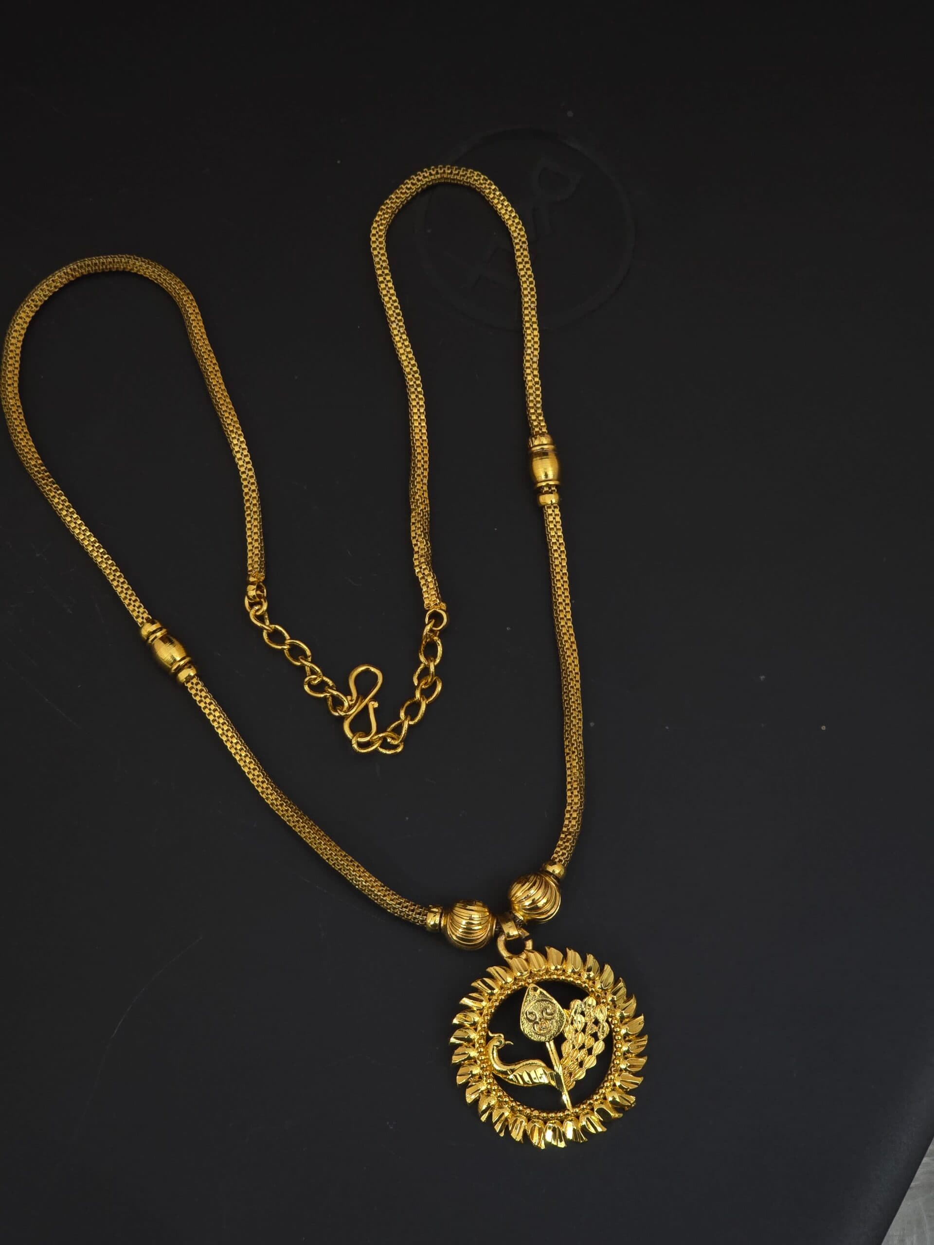 Premium foaming necklace