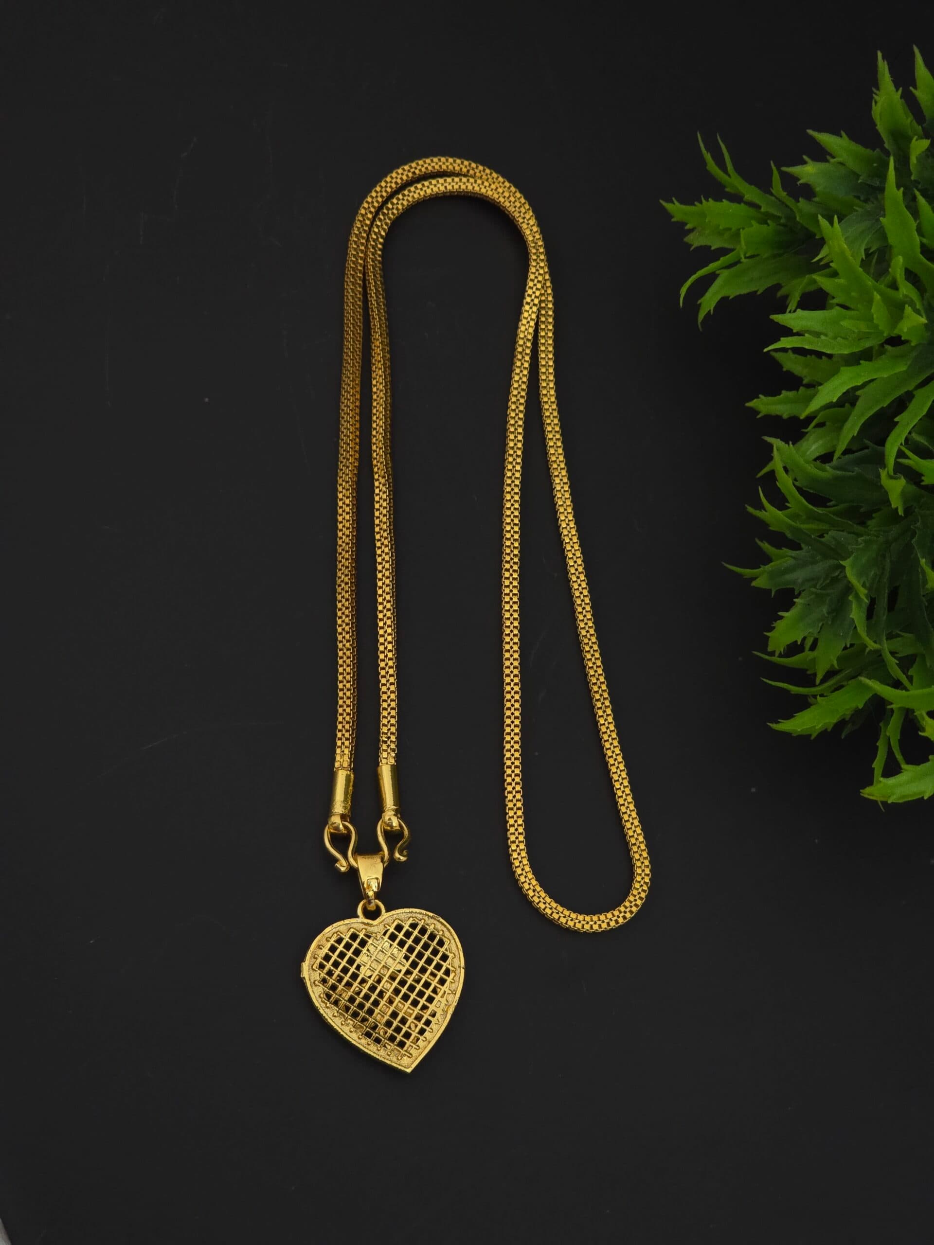 Premium foaming 18 inch heart dollar chain