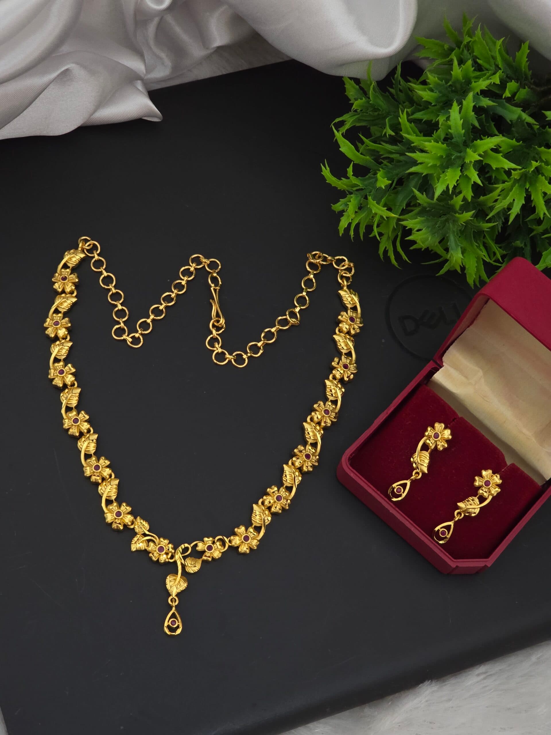 Premium foaming leaf necklace with earings