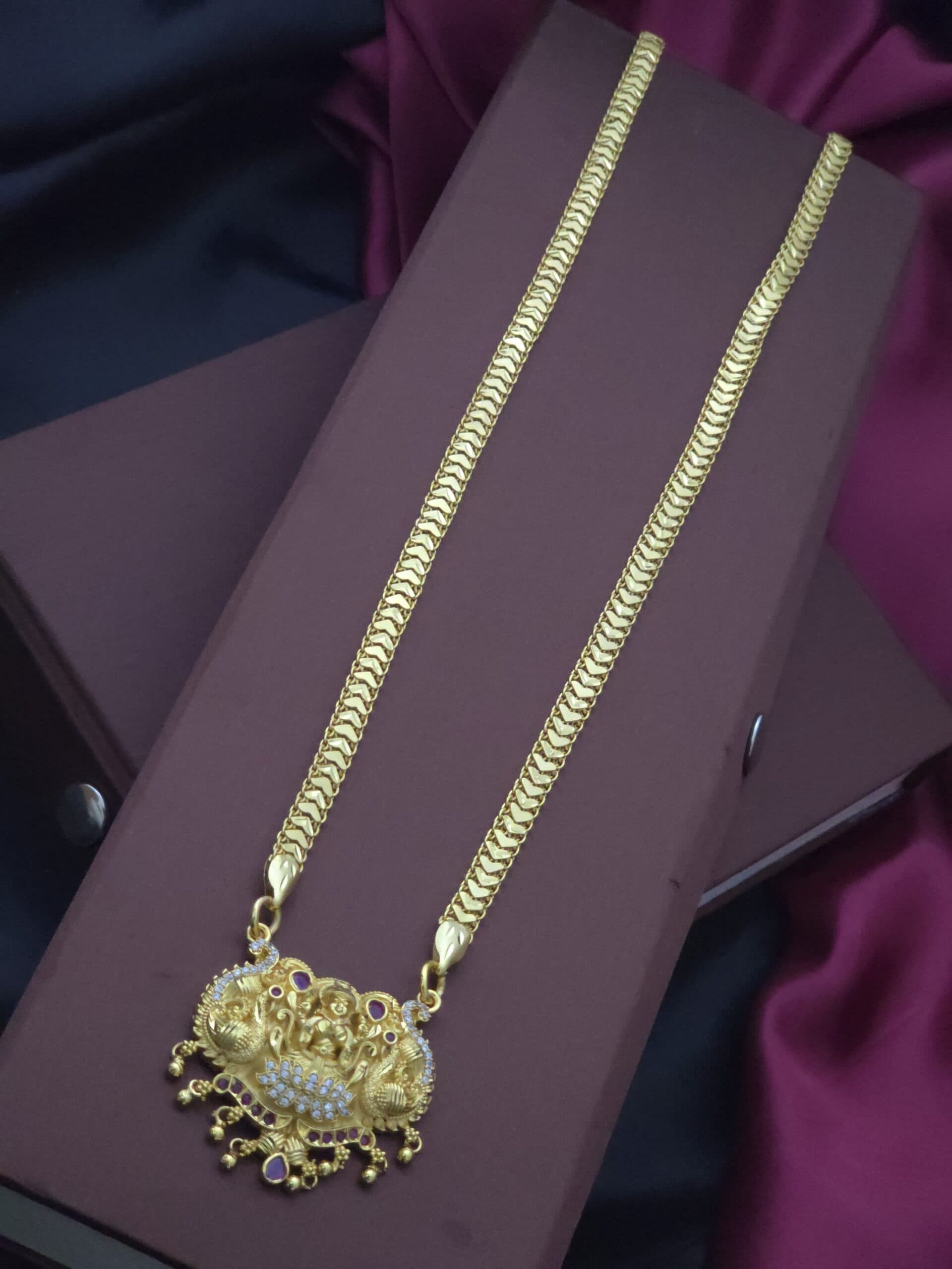 Faoming lakshmi dollar chain 28 inches