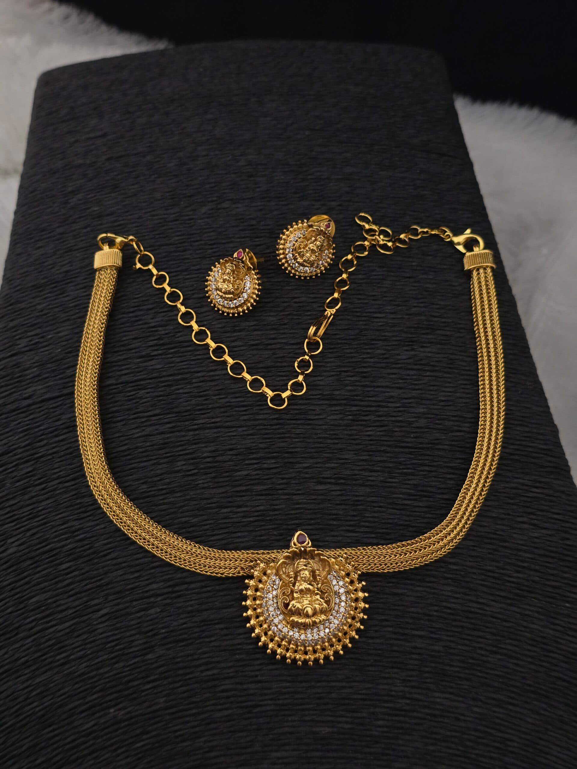 Premium matt ad stone lakshmi thickline necklace