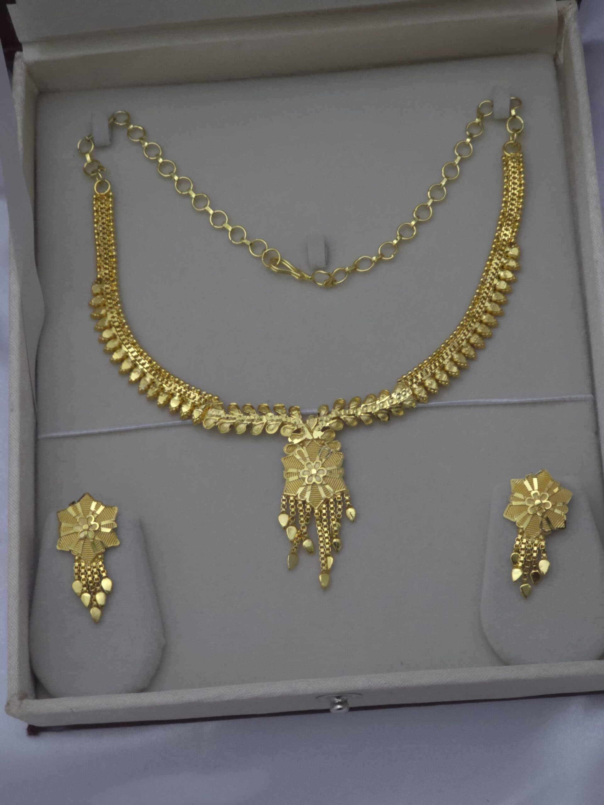Foaming necklace