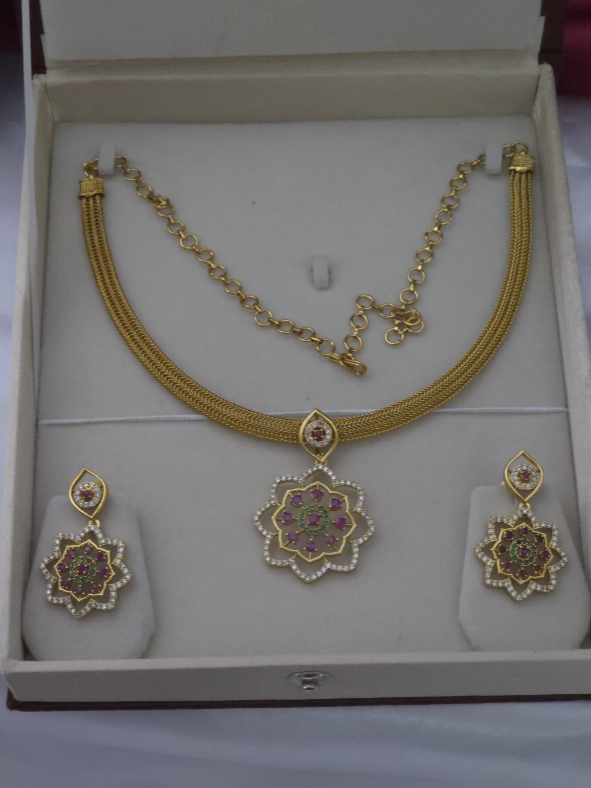 Premium ad necklace with stud
