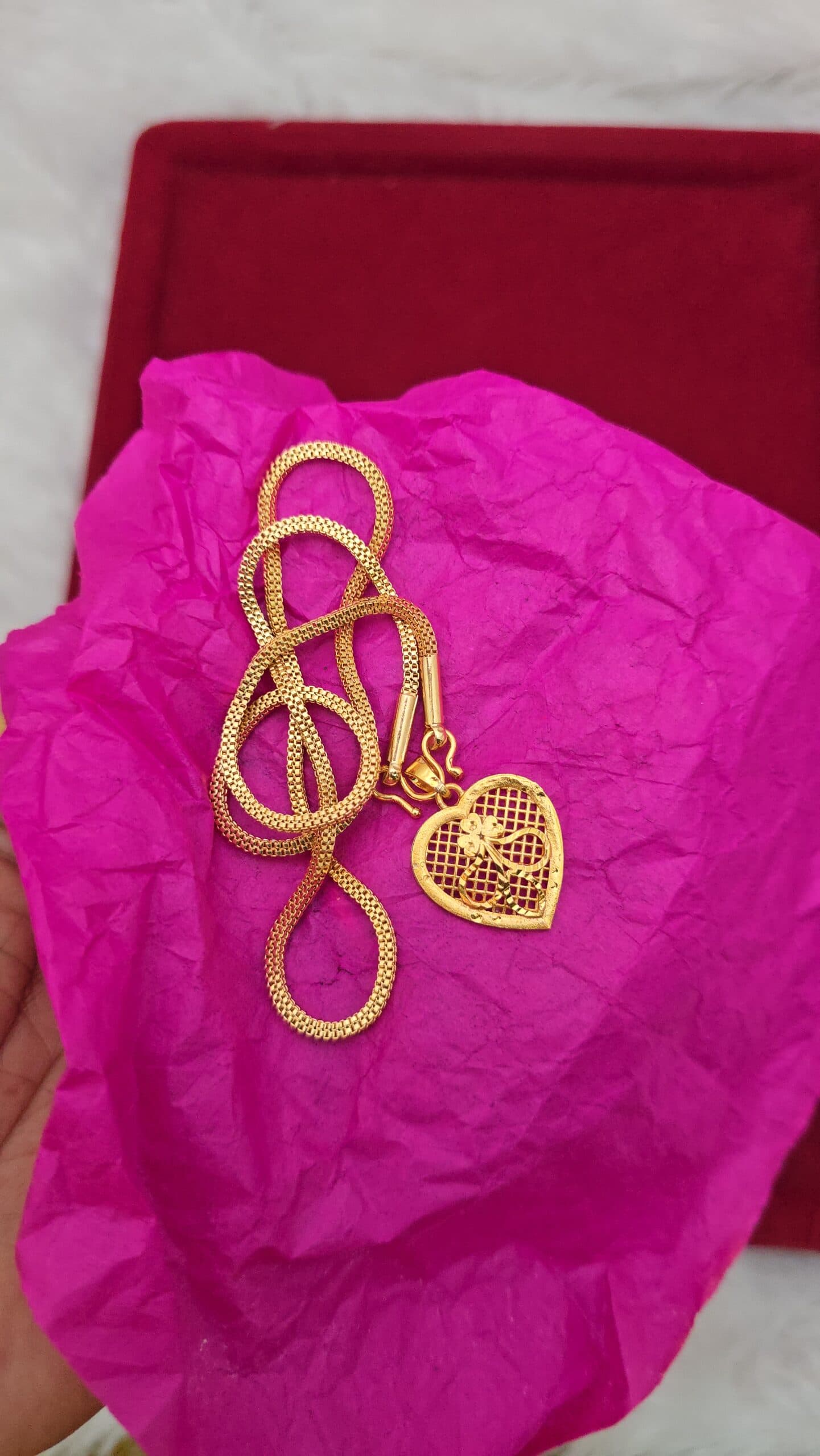Premium foaming 18 inch heart dollar chain one day offer