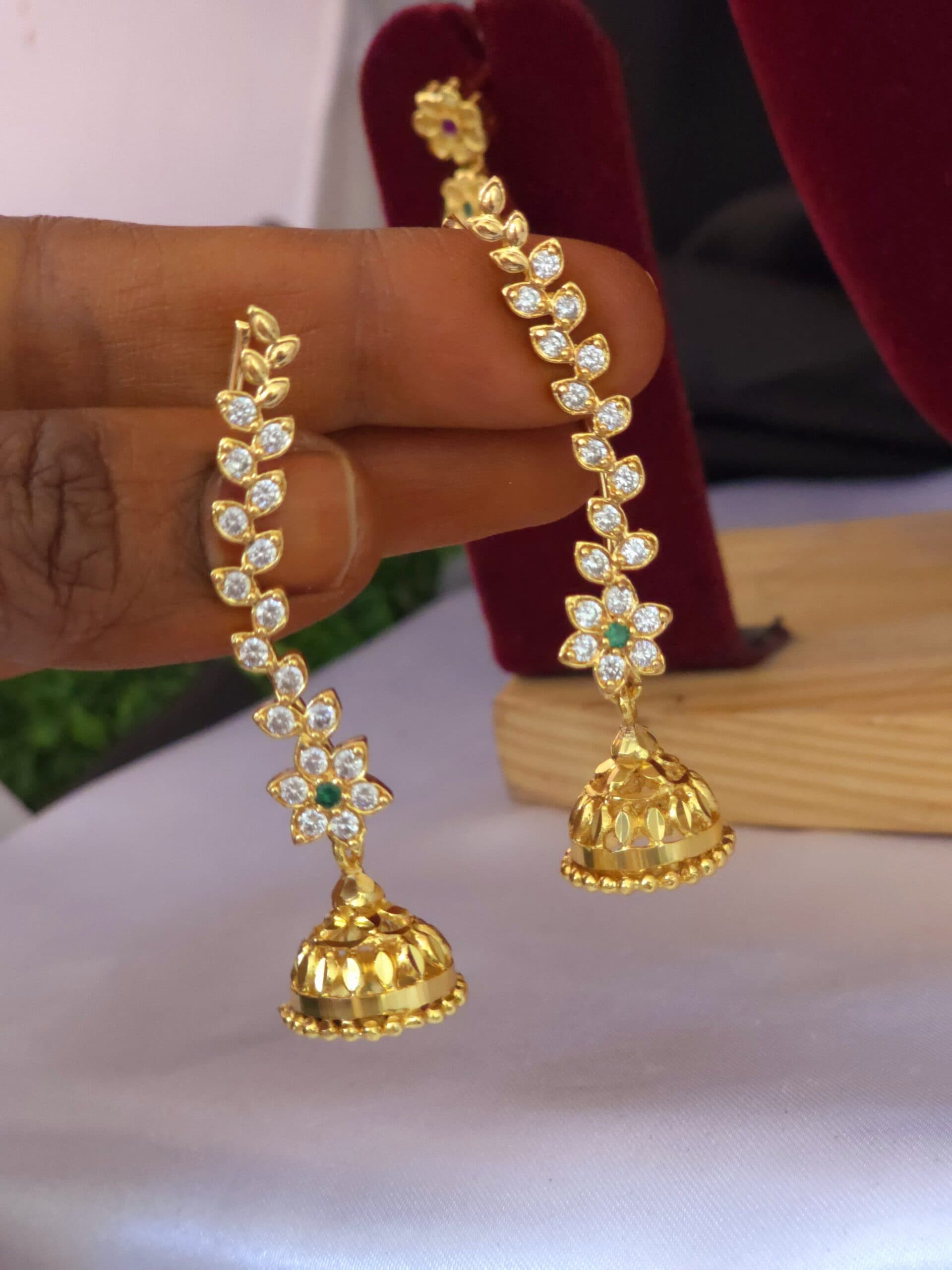 Detachable jhumka with earcuff