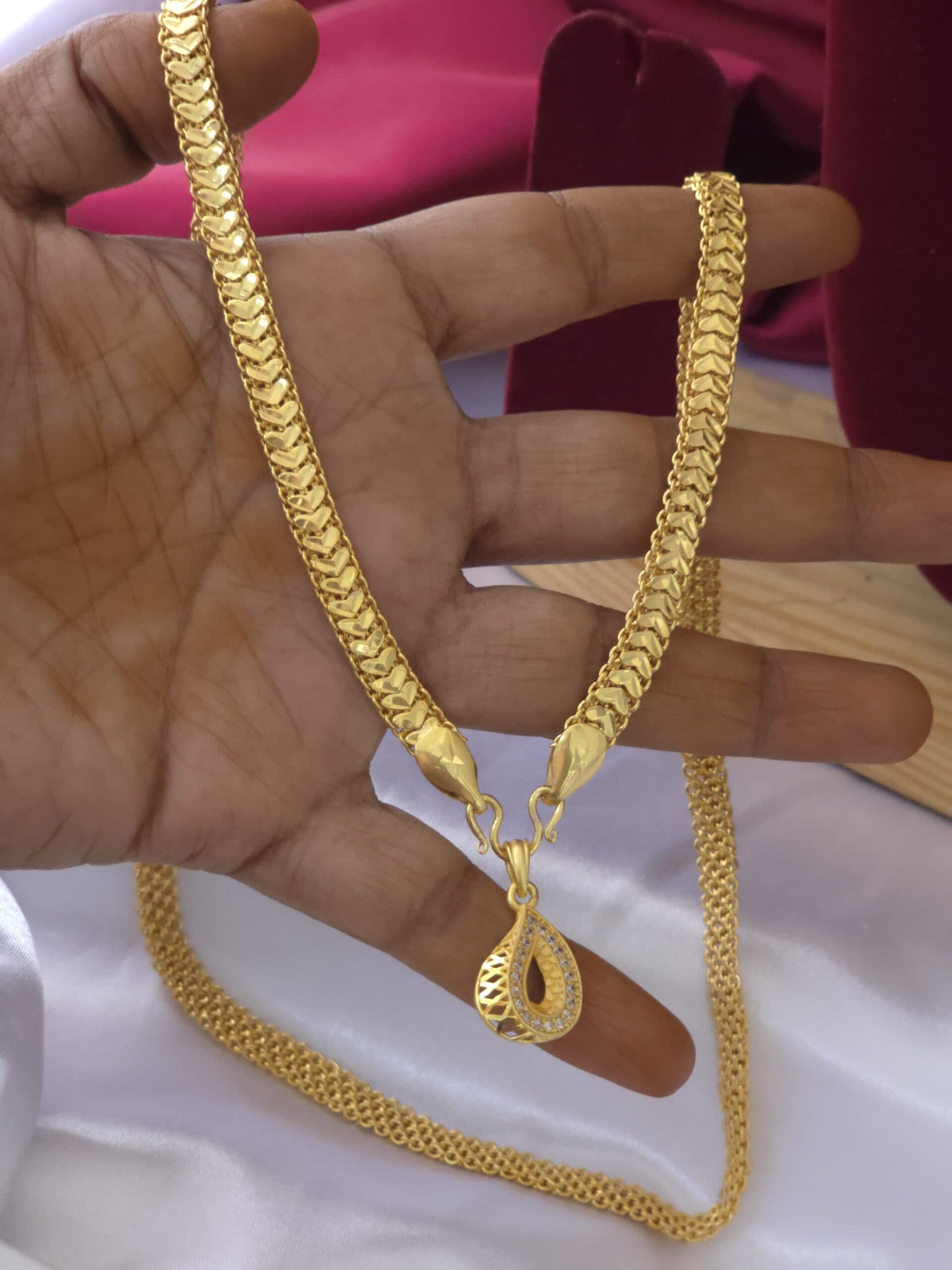 Foaming 28 inches flower pattern dollar chain