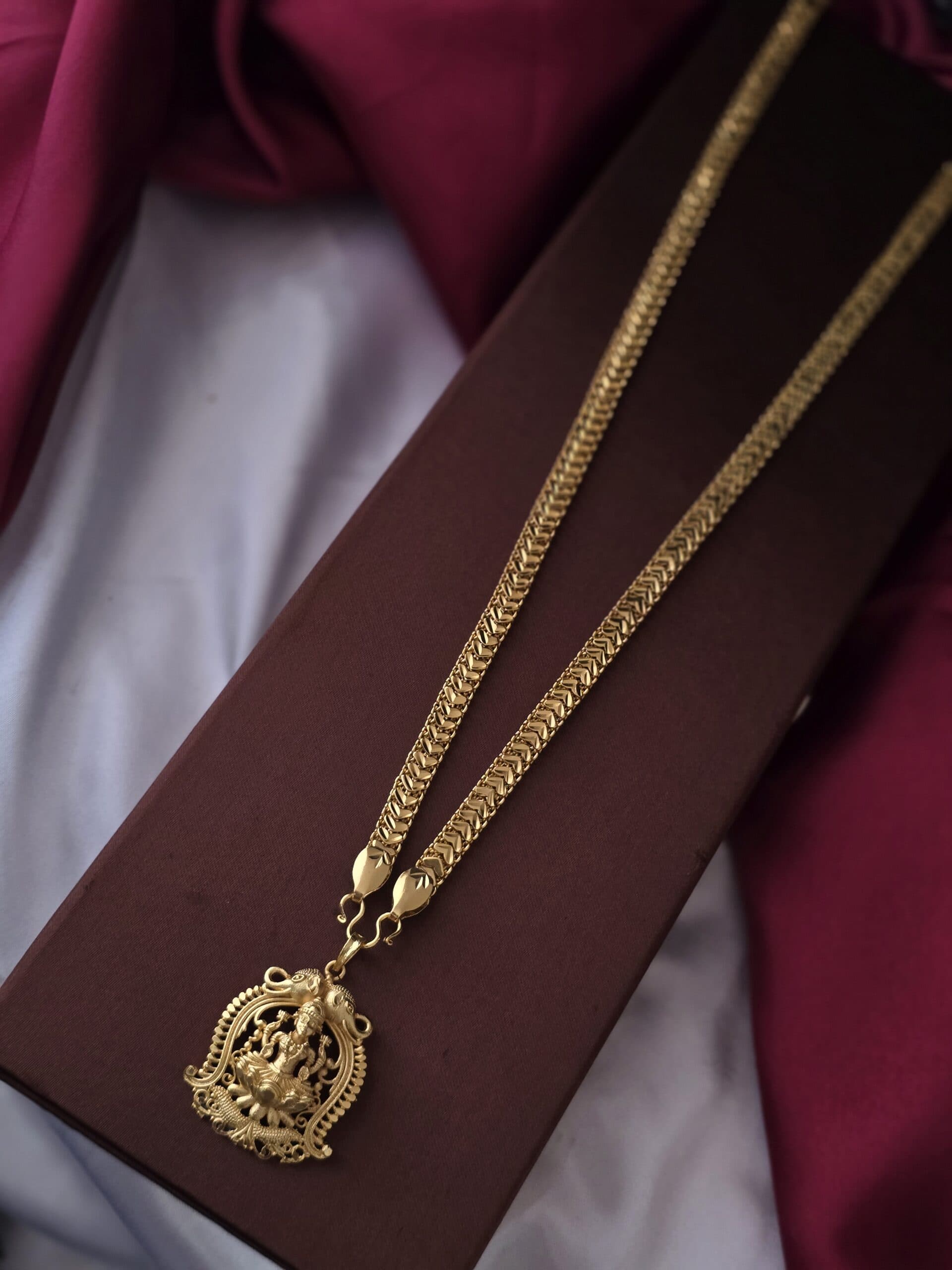 Premium foaming 32 inches goddes lakshmi dollar chain