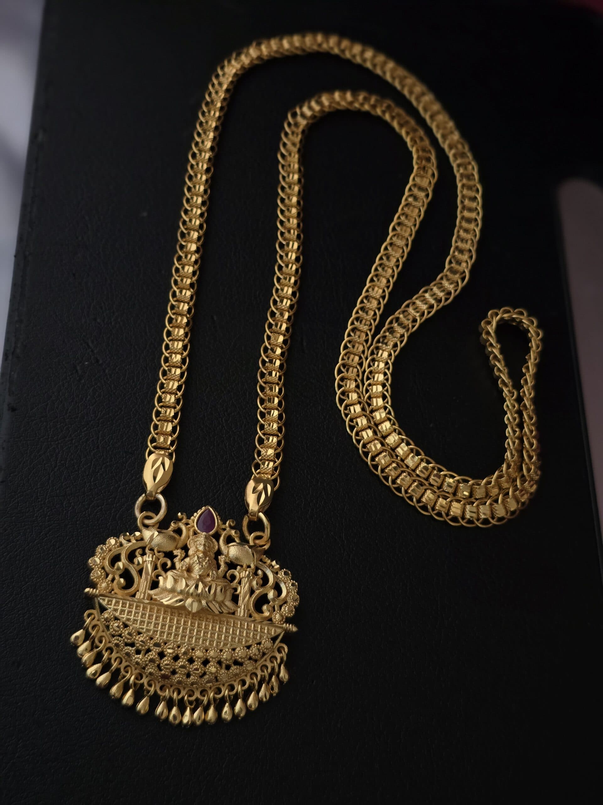 Premium foaming 28 inches goddess lakshmi dollar chain