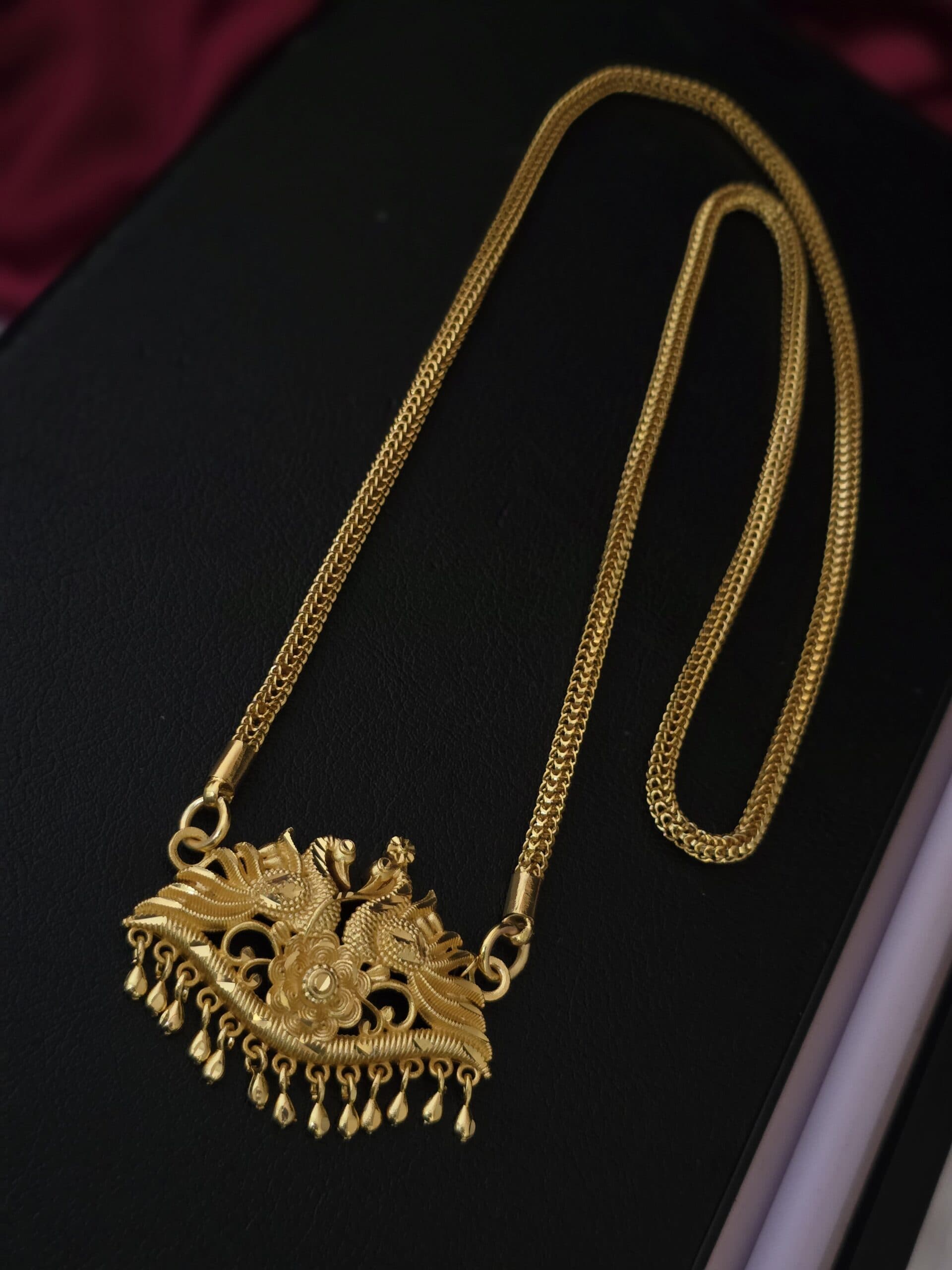 Premium 28 inches peacock dollar chain