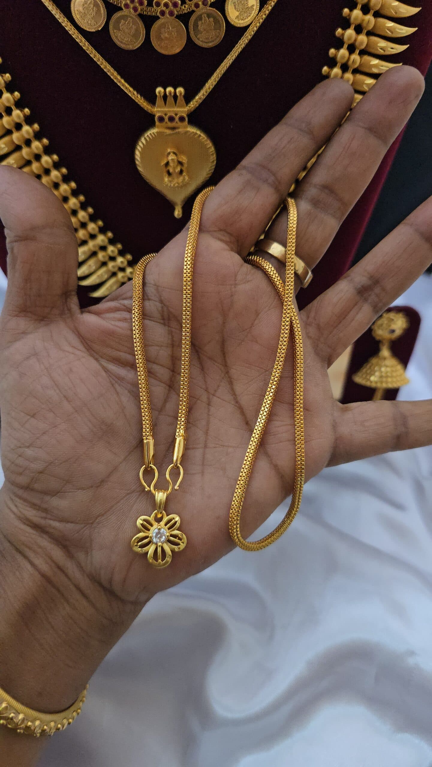 Foaming premium 18 inches short dollar chain