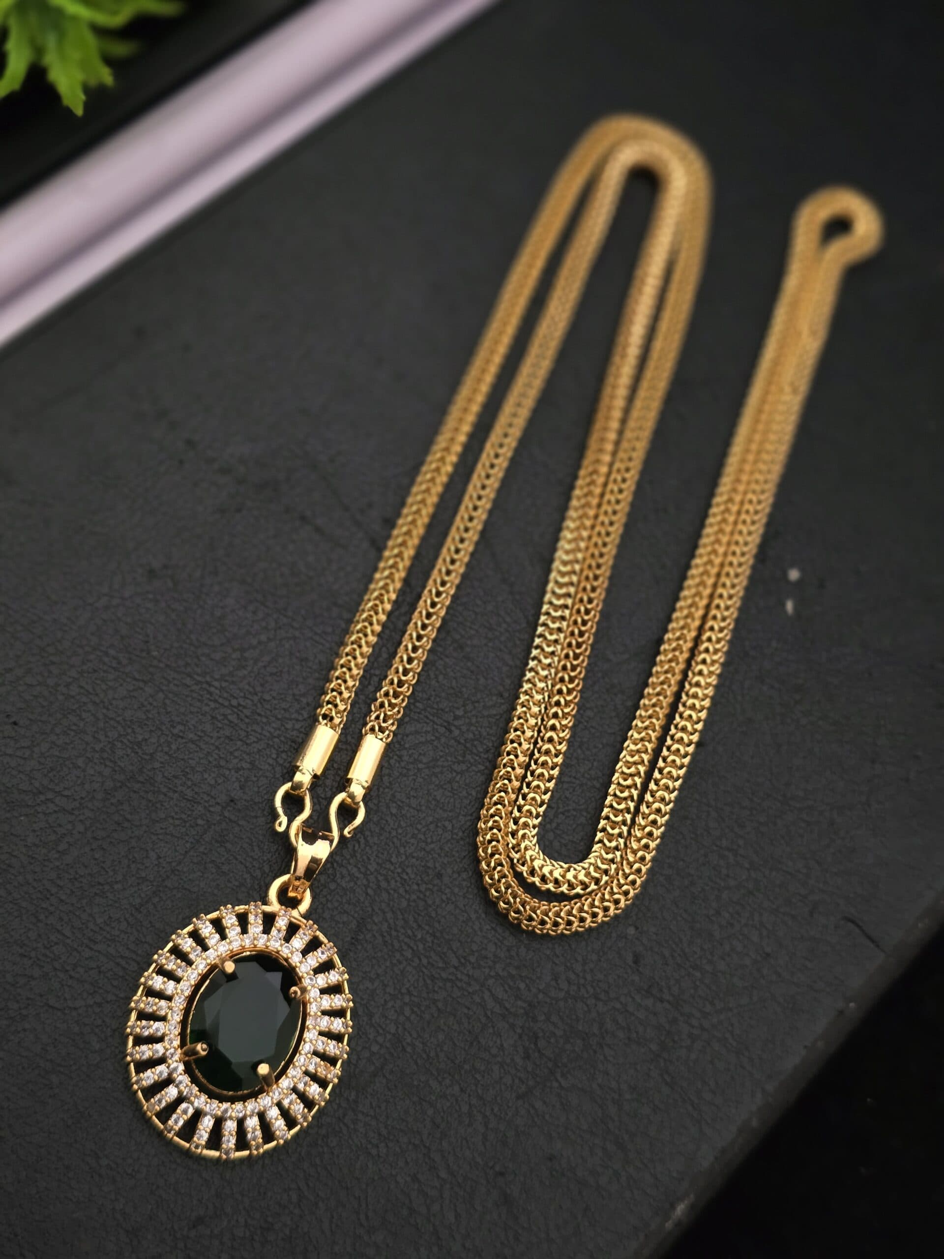 Premium ad emerald 32 inches dollar chain