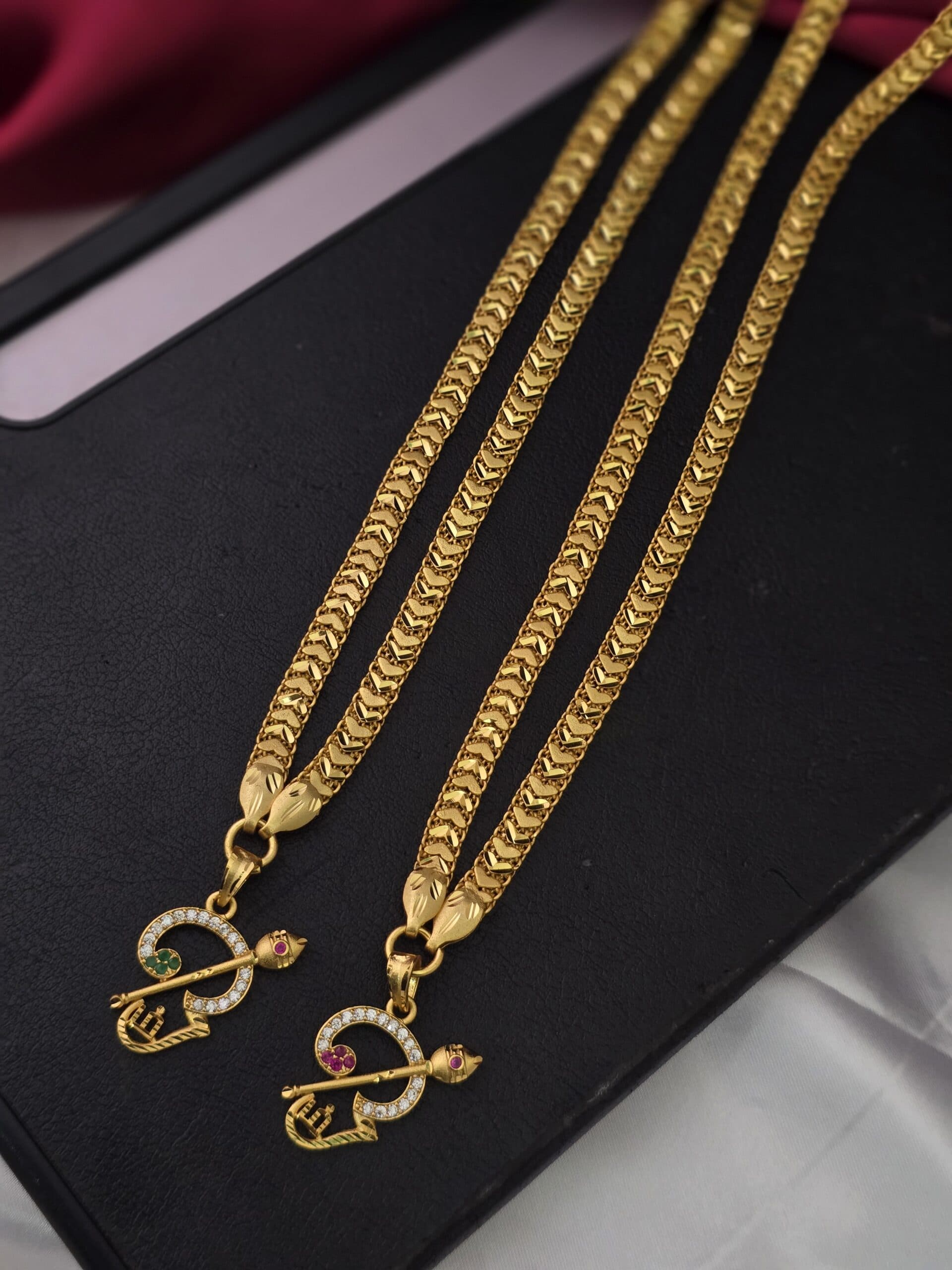 Premium Foaming 28 inches heart ad om dollar chain
