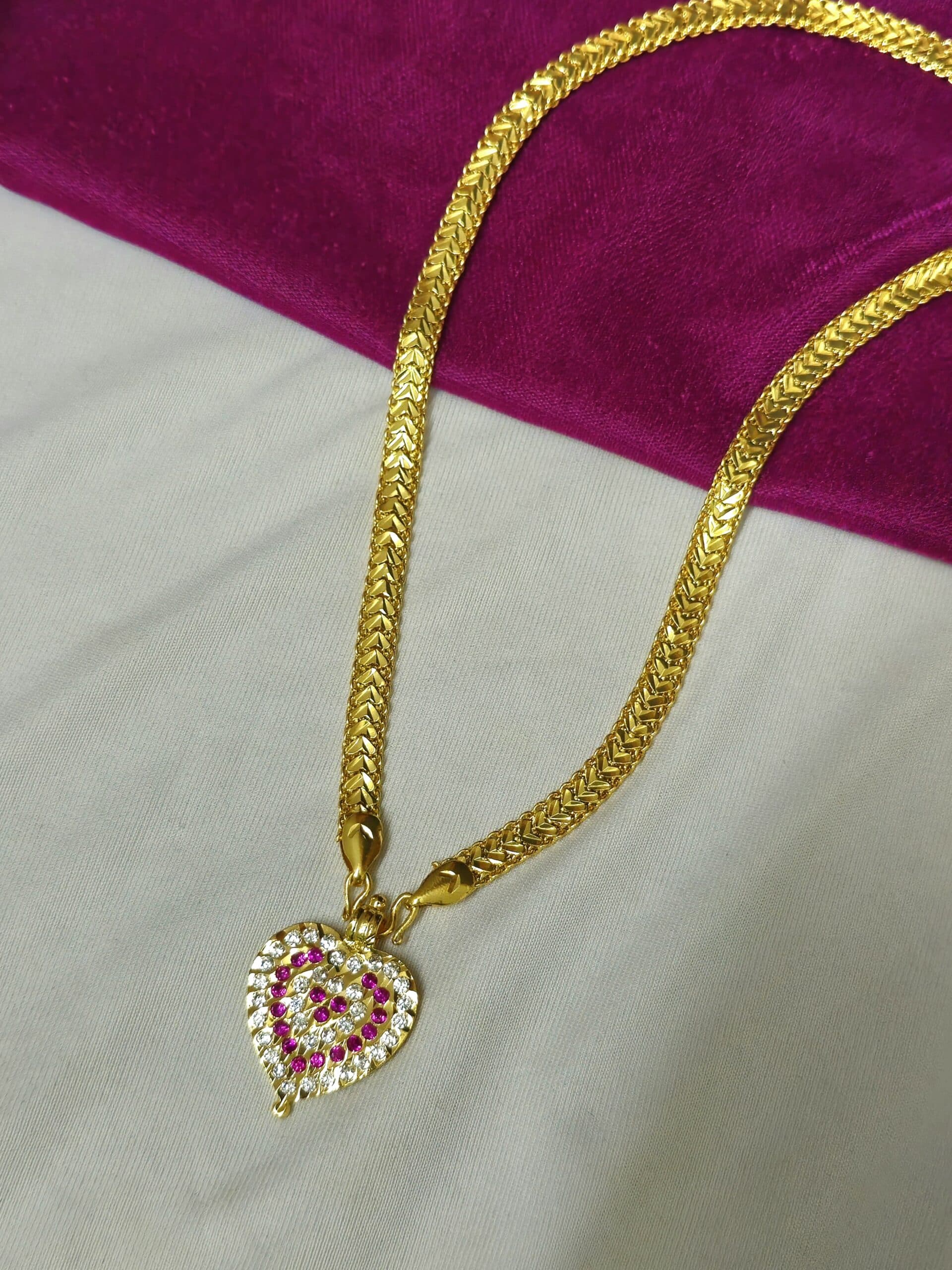 Foaming 32 inches Heart chain with stone dollar chain